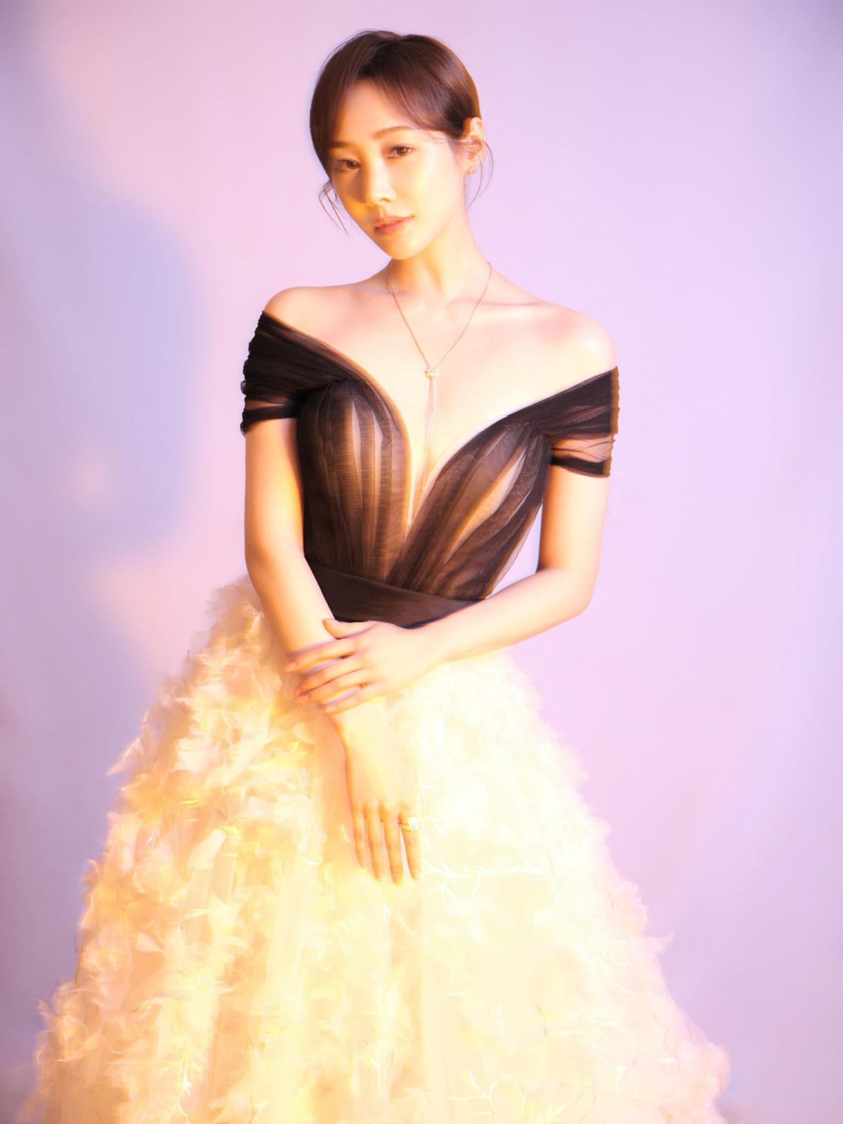 李纯抹胸性感写真大片[5]