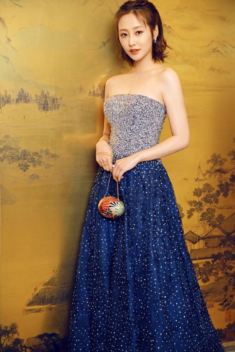 李纯抹胸性感写真大片[6]