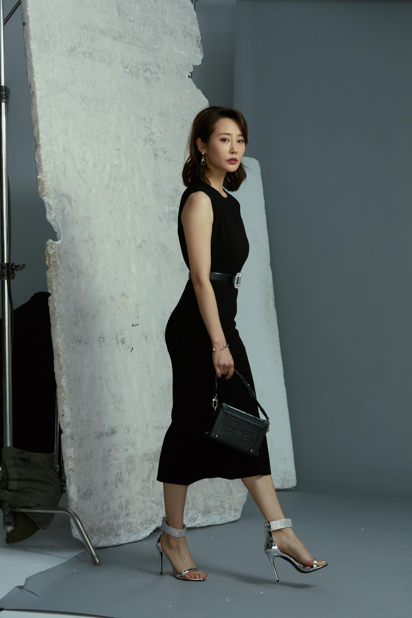 李纯棚拍生图-黑色连衣长裙高跟[5]