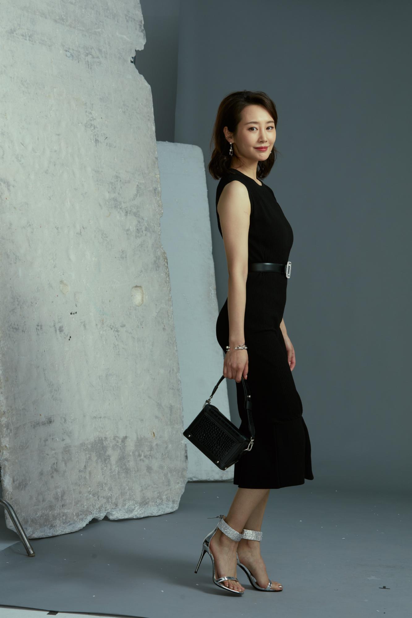 李纯棚拍生图-黑色连衣长裙高跟[6]