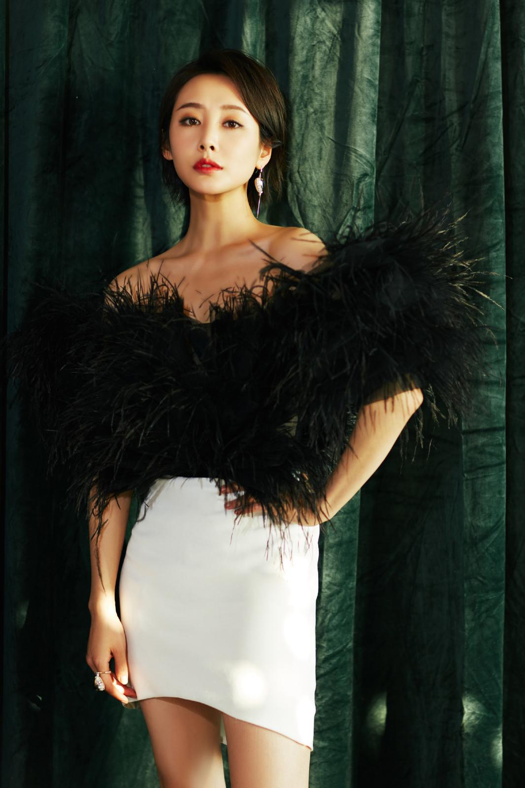 李纯黑色大气时尚写真[11]