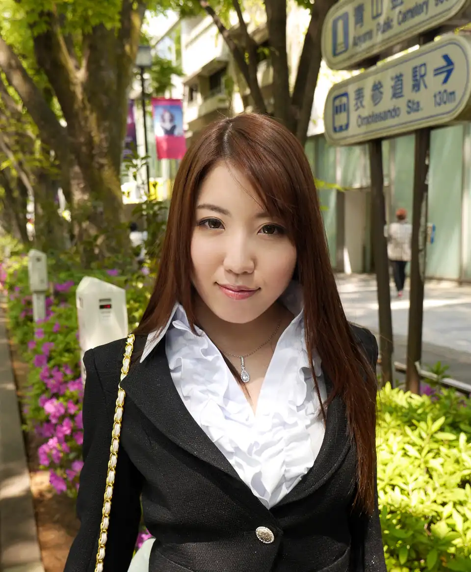 内村里菜OL职业装丝袜美腿私房写真[9]