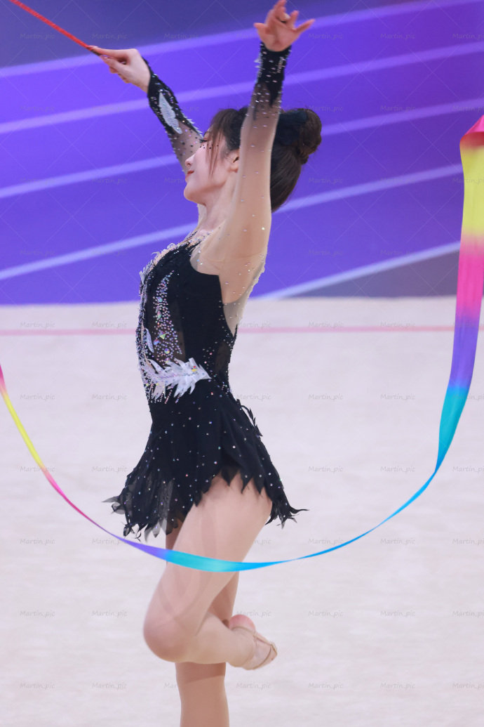 戴燕妮跳体操肉丝美腿真漂亮[9]