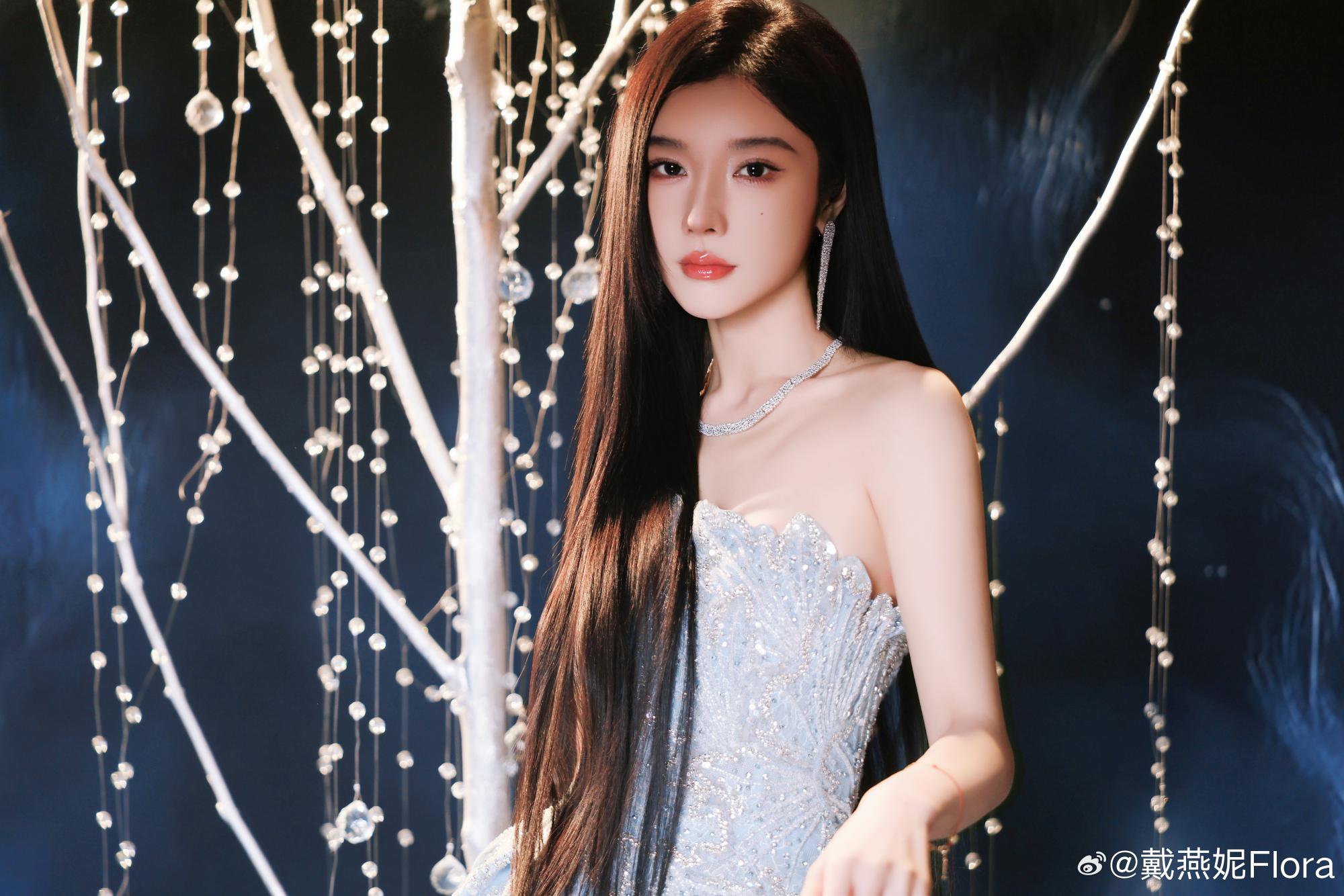 戴燕妮长裙美腿大气冷艳写真[3]