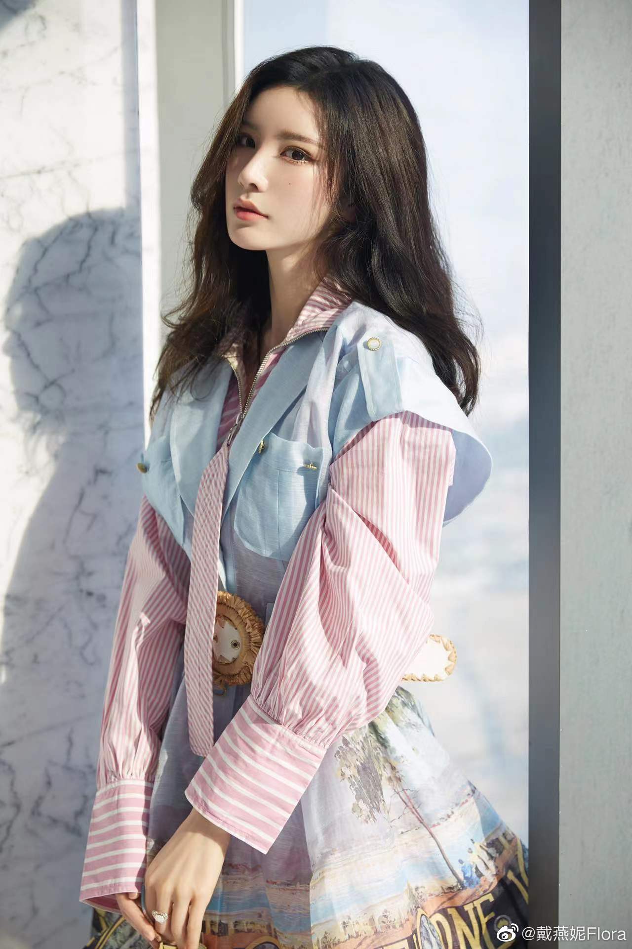 戴燕妮2022美腿高跟写真[3]