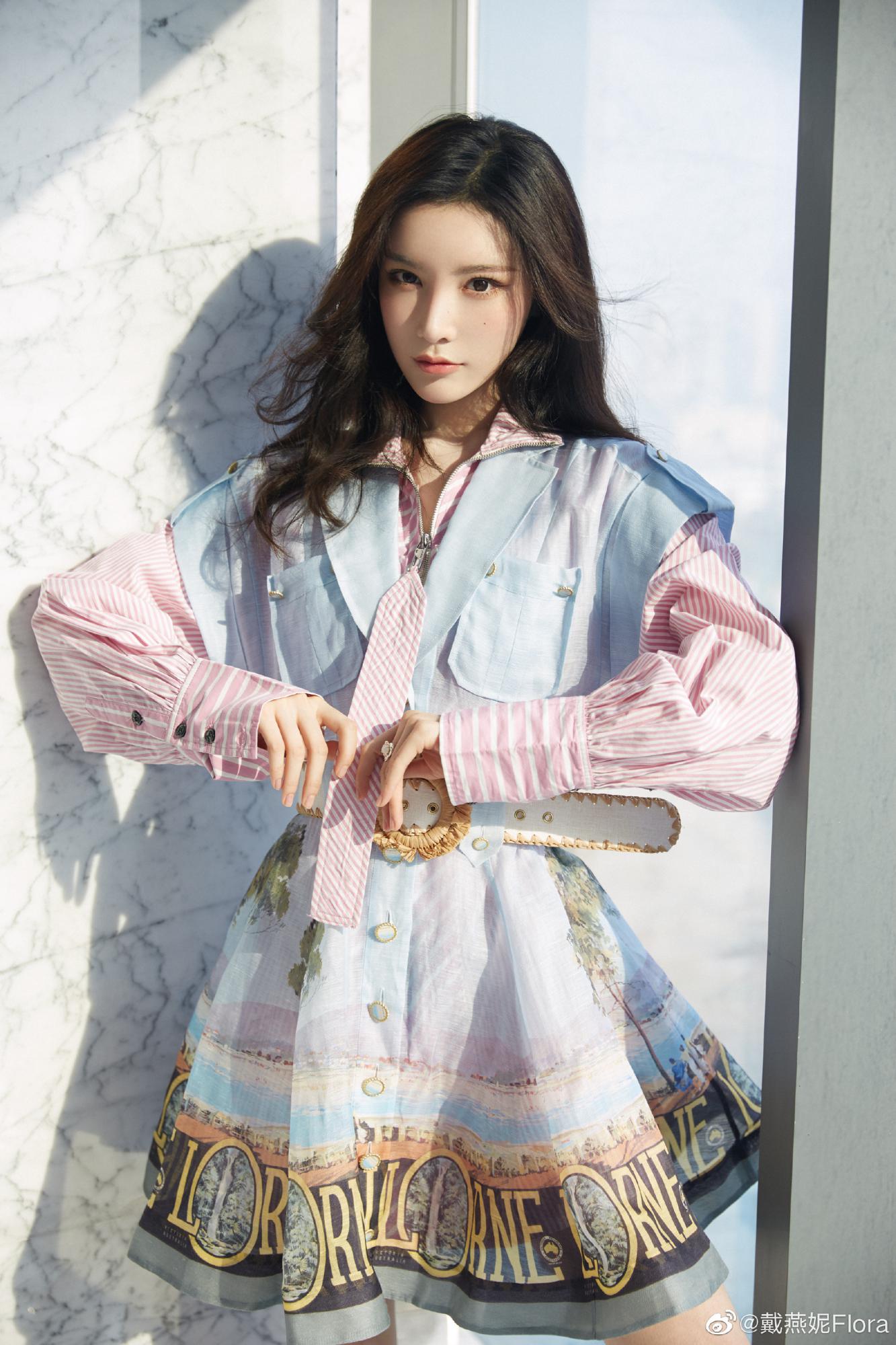 戴燕妮2022美腿高跟写真[4]