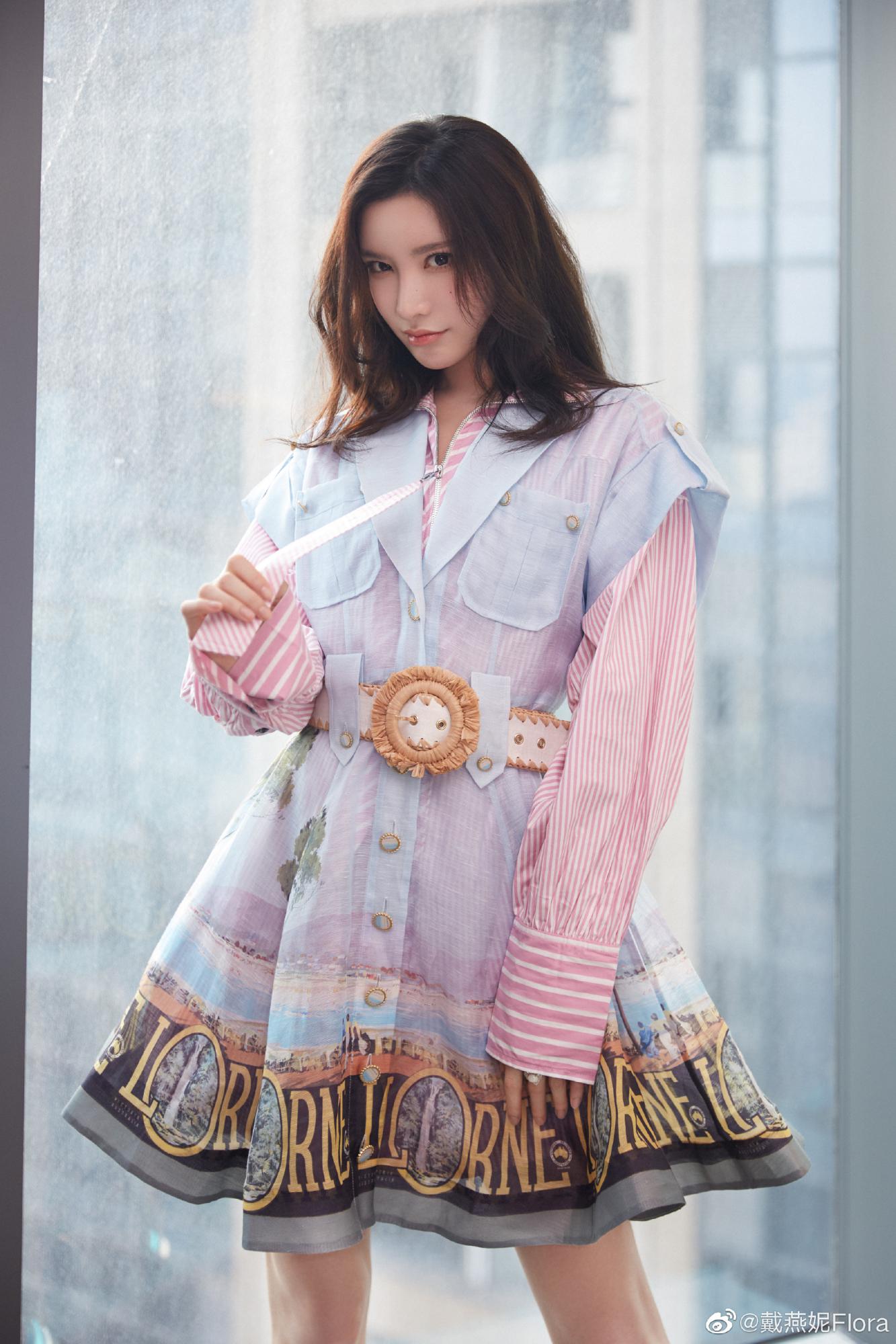 戴燕妮2022美腿高跟写真[7]