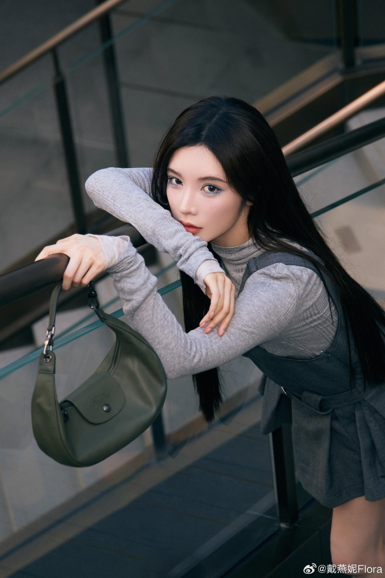 戴燕妮休闲短裙穿搭写真[3]