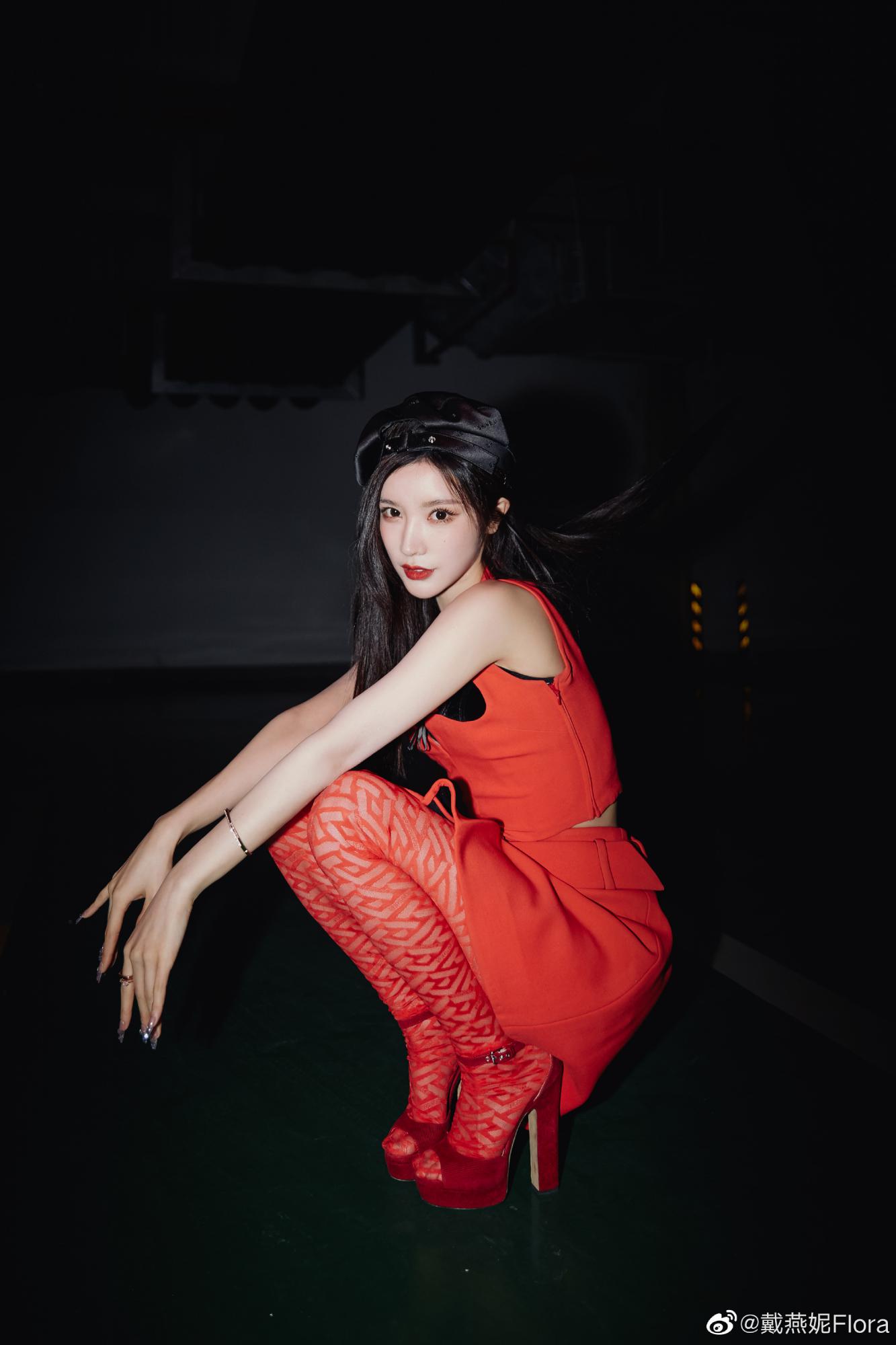 戴燕妮各色丝袜美腿写真[4]