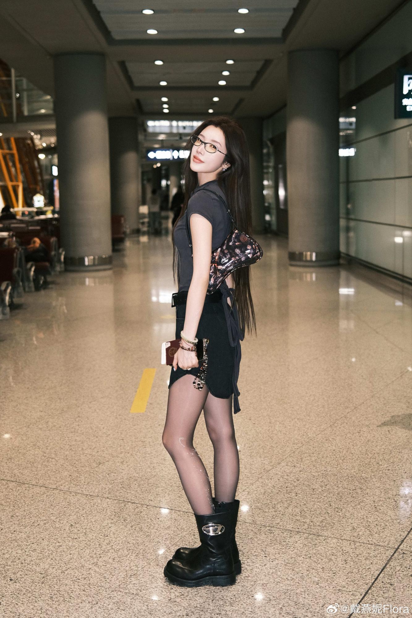 戴燕妮各色丝袜美腿写真2[4]