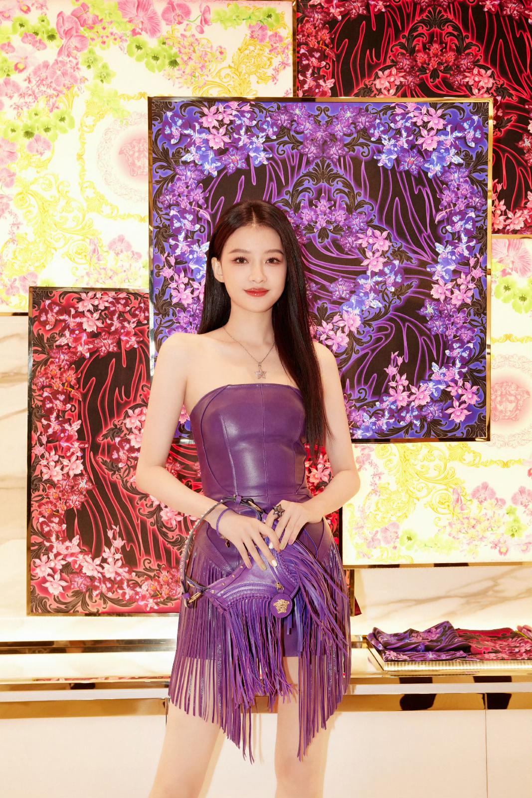孙怡紫色连衣短裙现场拍摄[4]