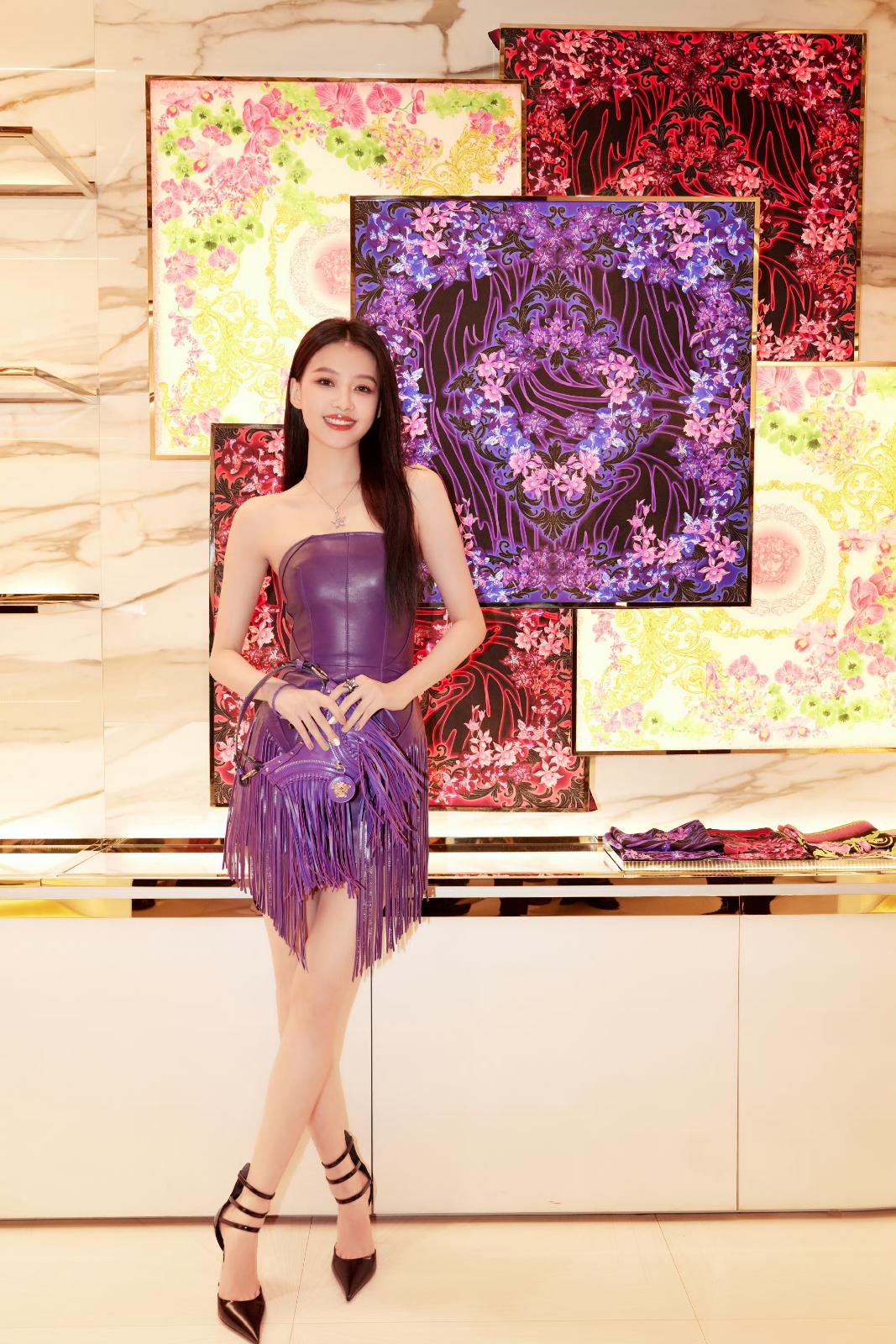 孙怡紫色连衣短裙现场拍摄[6]