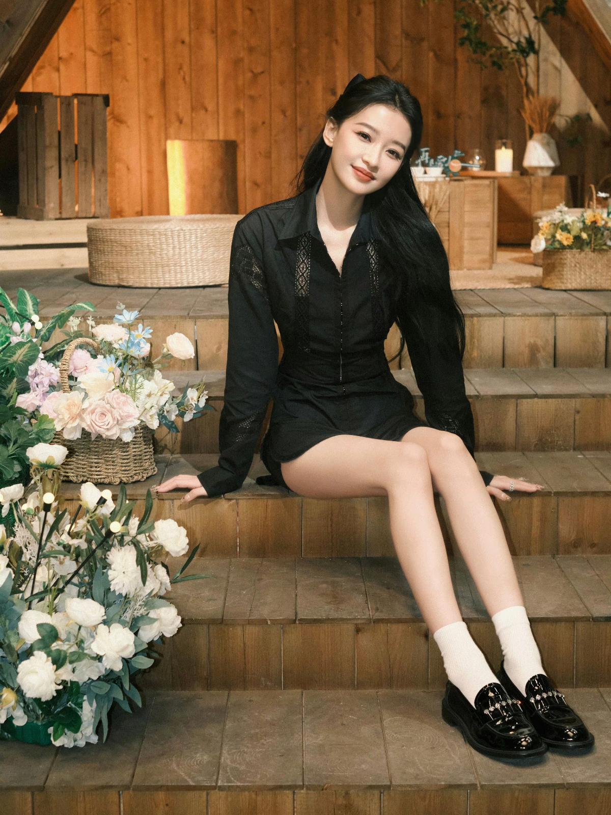 孙怡白色短袜包裹不了芊芊美脚[2]