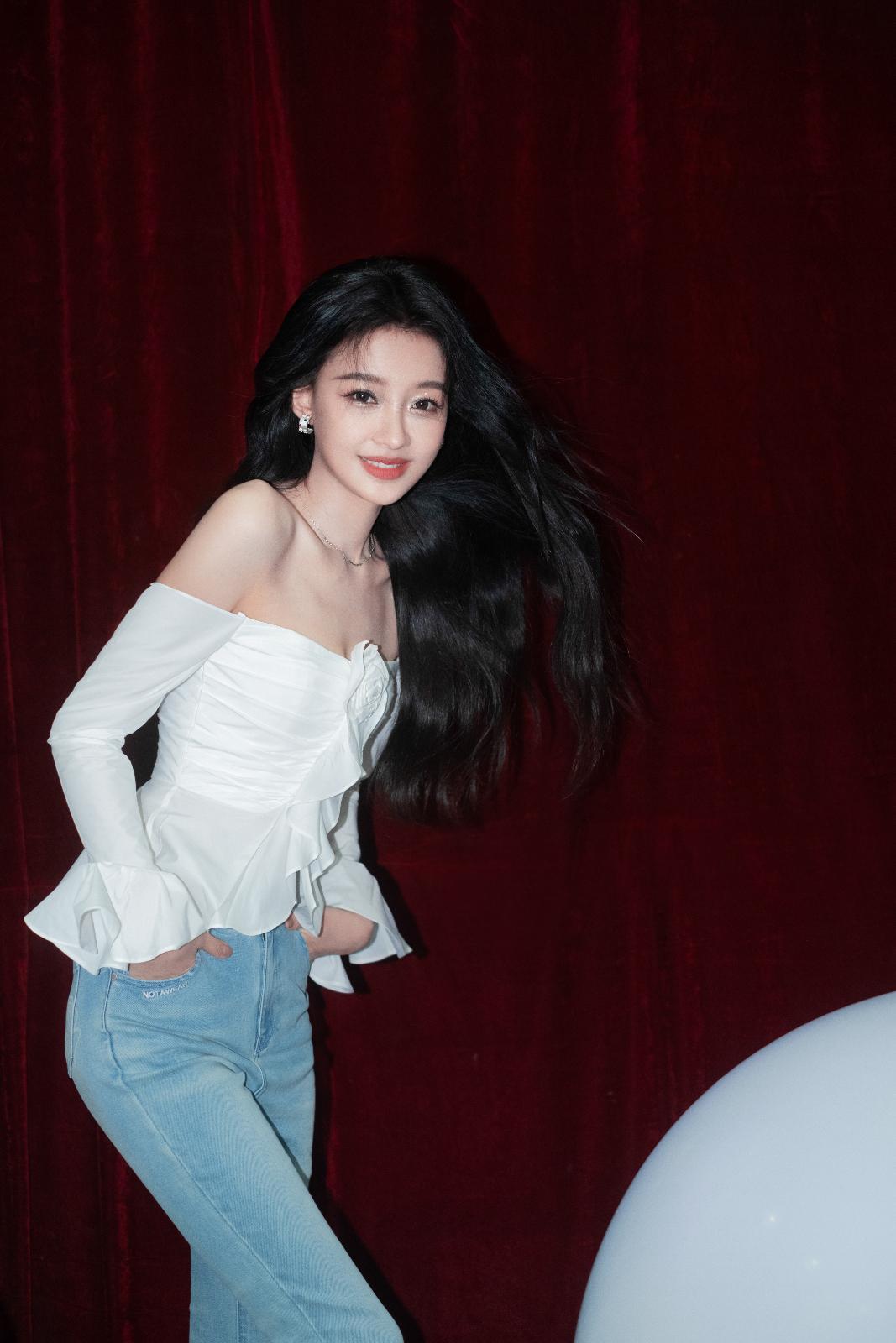 孙怡穿牛仔裤美腿更直了[2]