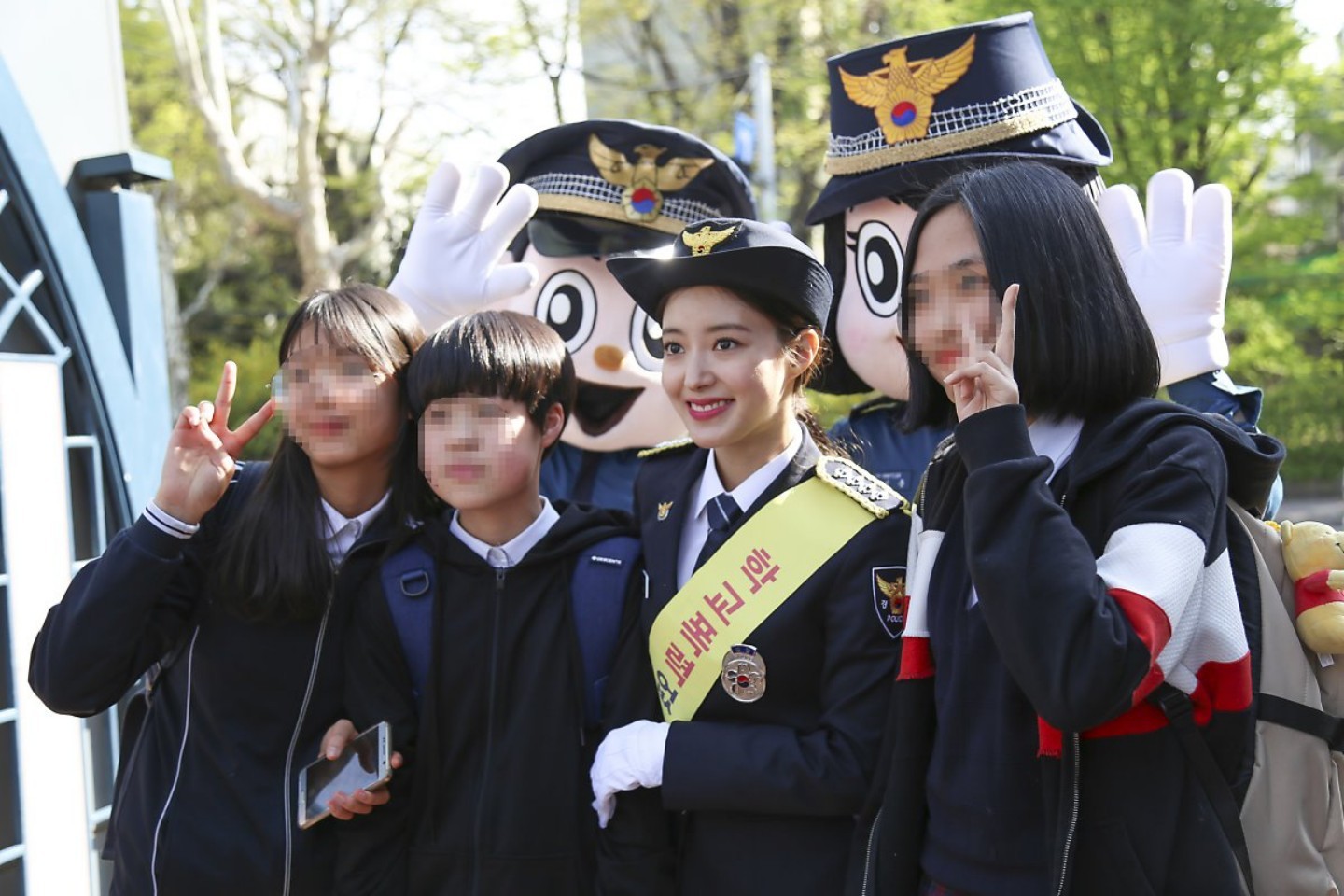 李世荣现实cody服警察制服诱惑[9]