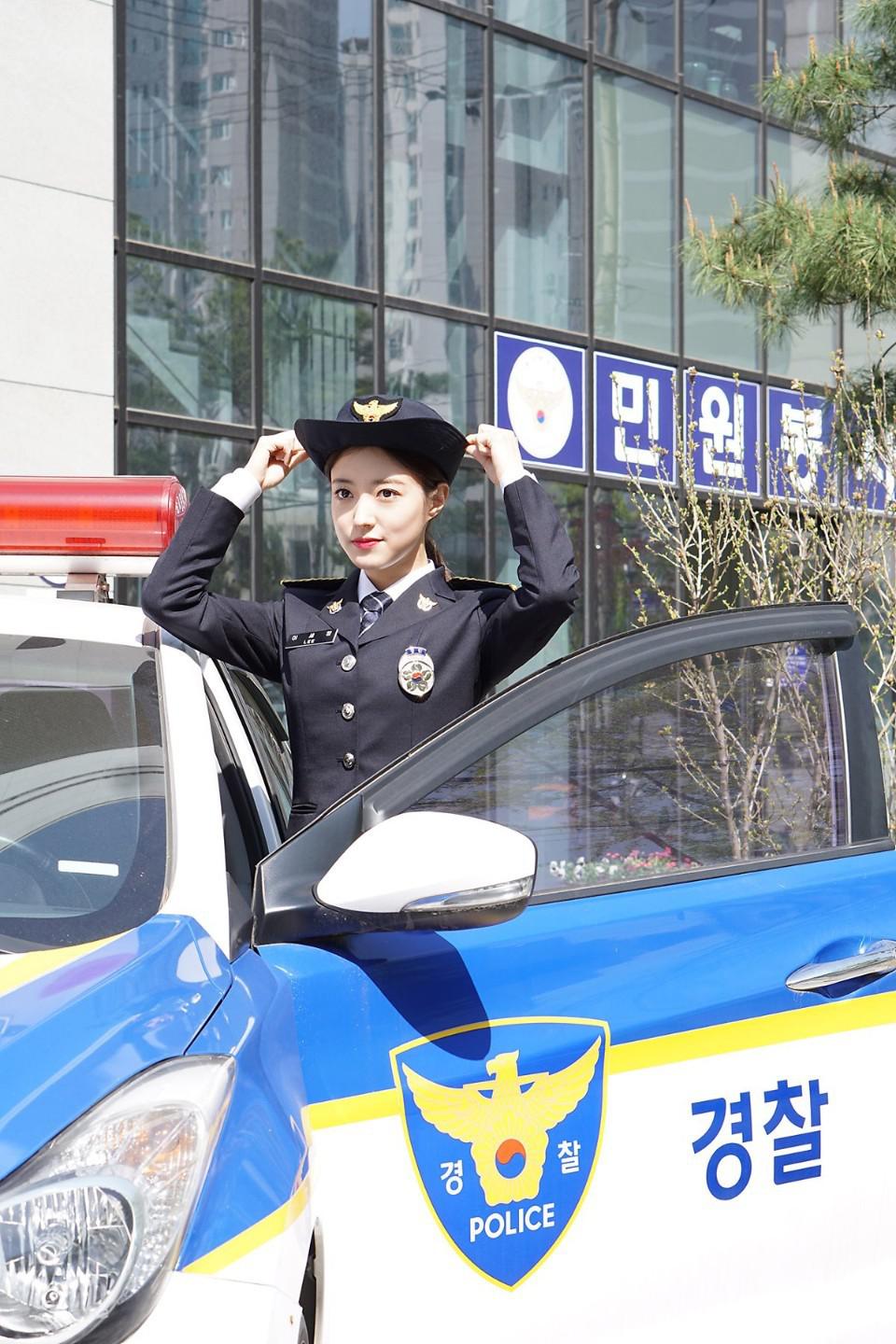 李世荣现实cody服警察制服诱惑[13]