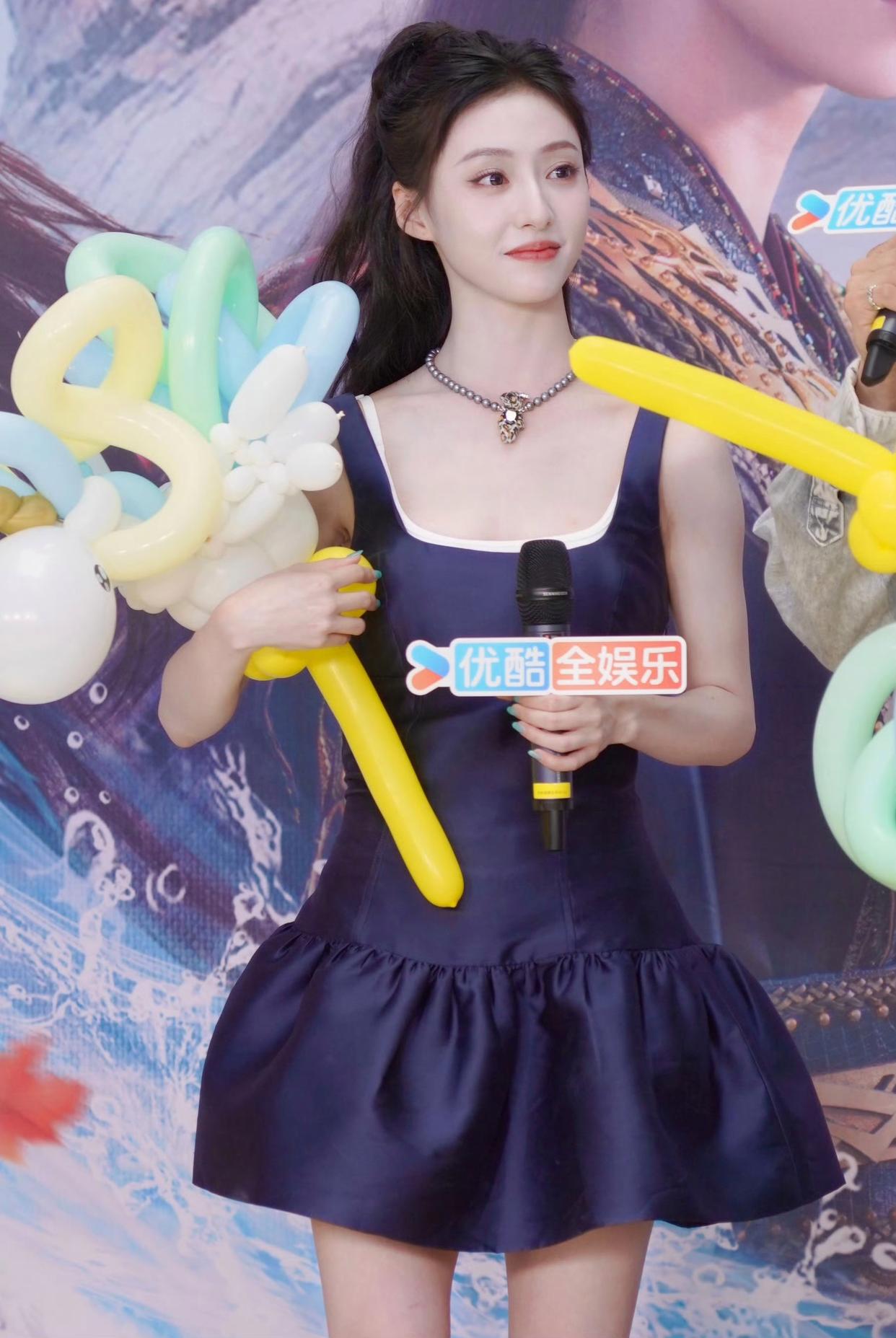 胡连馨短裙美腿现场见面会[4]