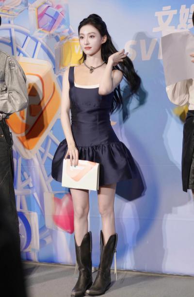 胡连馨短裙美腿现场见面会