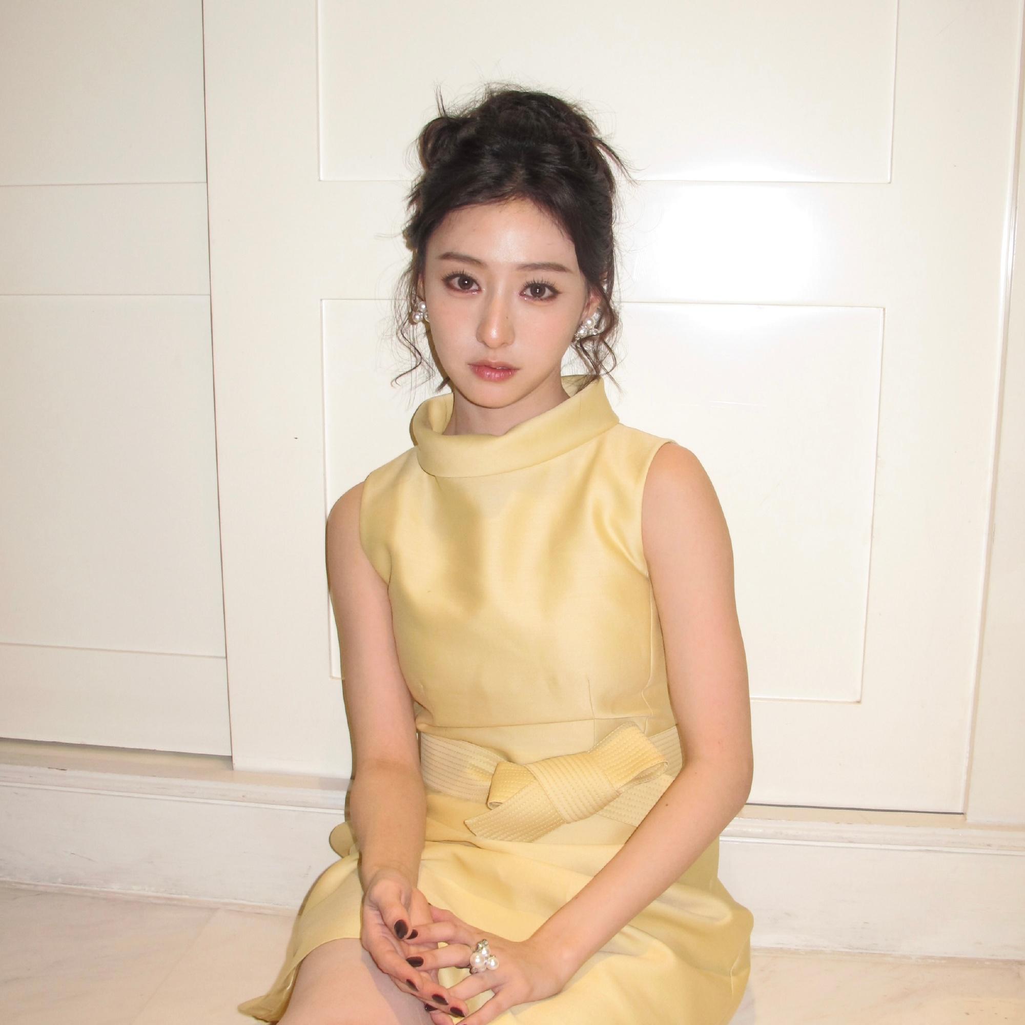 胡连馨黄色连衣裙美腿高跟清纯可爱写真[6]