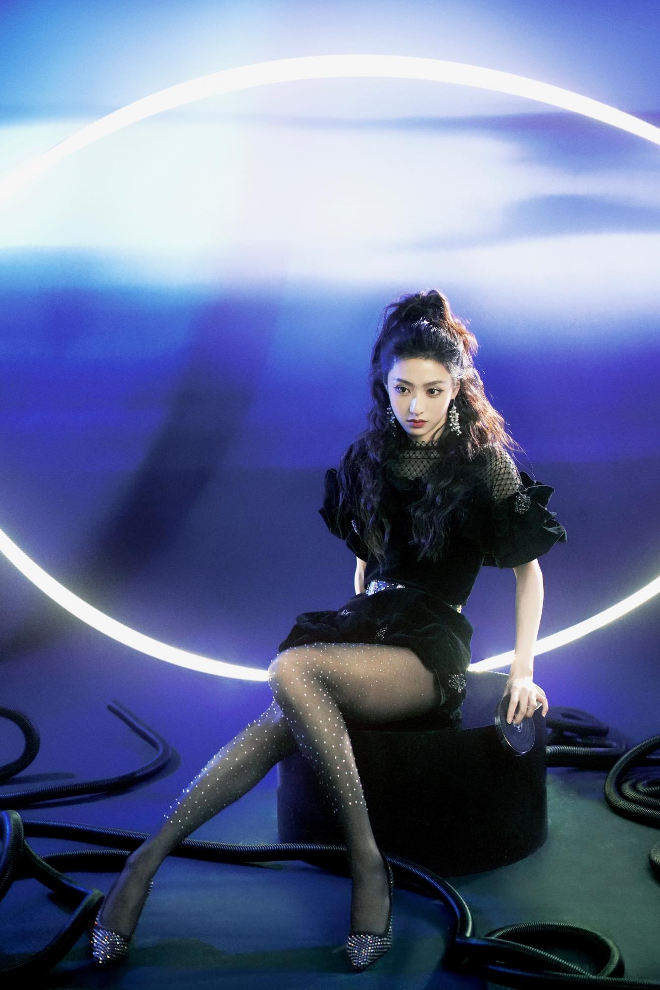 胡连馨星辰大海黑丝美腿写真[2]