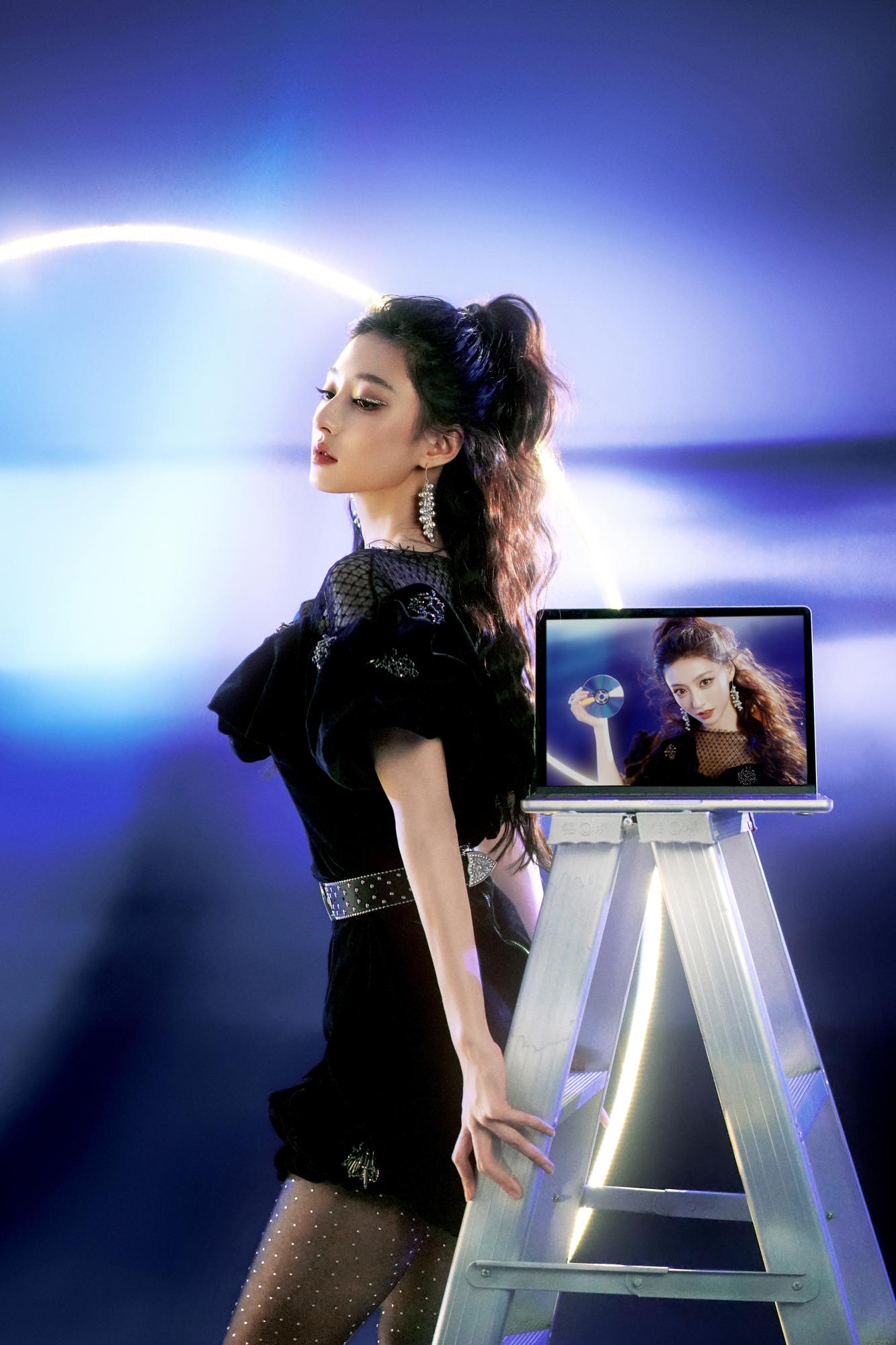 胡连馨星辰大海黑丝美腿写真[3]