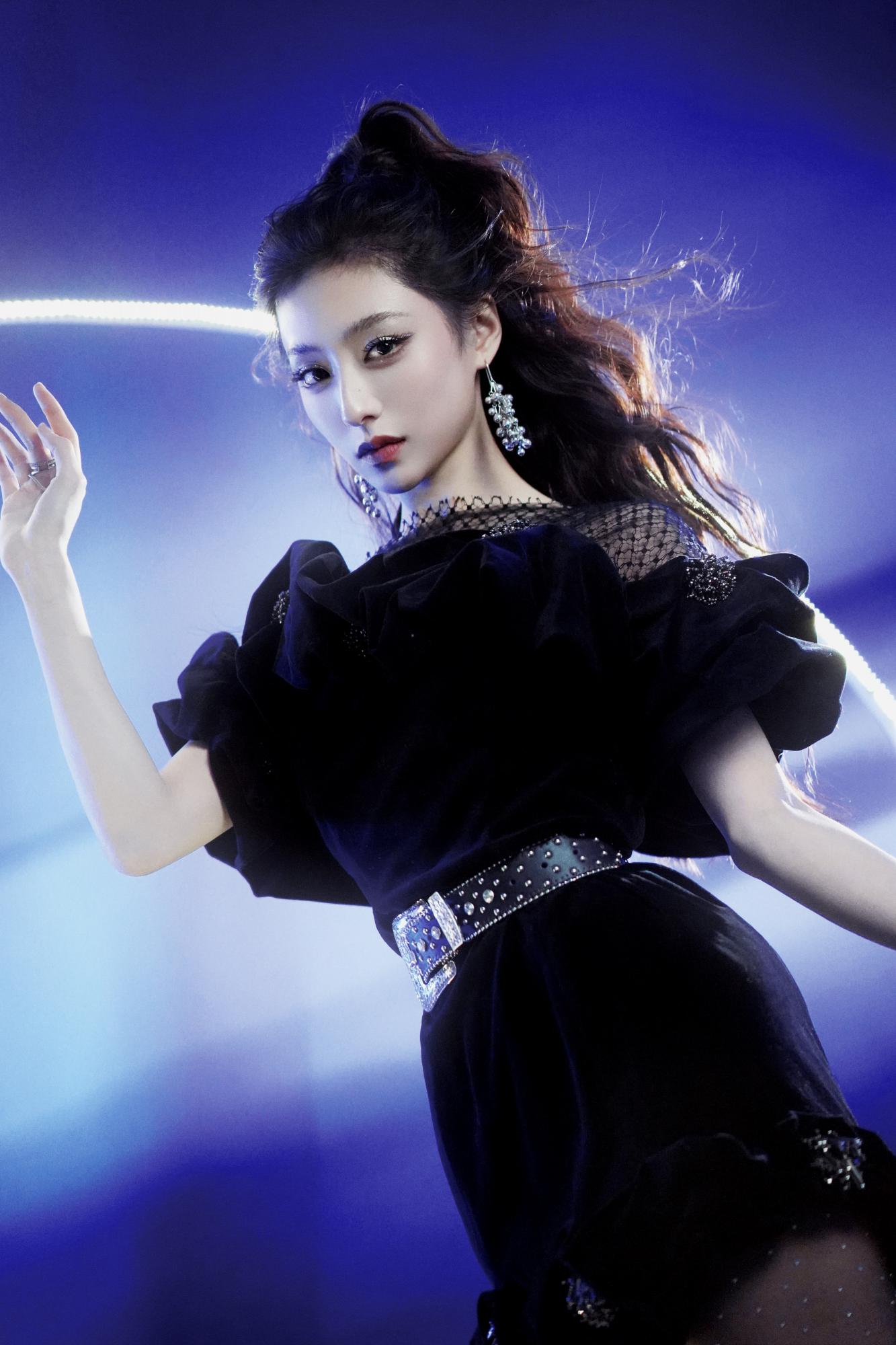 胡连馨星辰大海黑丝美腿写真[5]