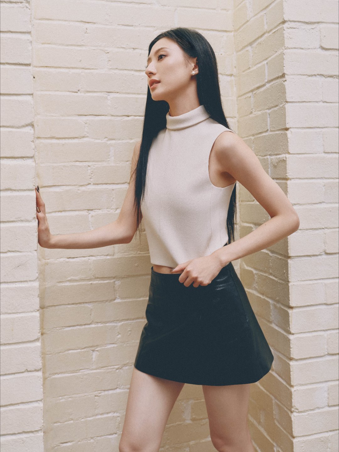 胡连馨牛皮短裙美腿写着[3]