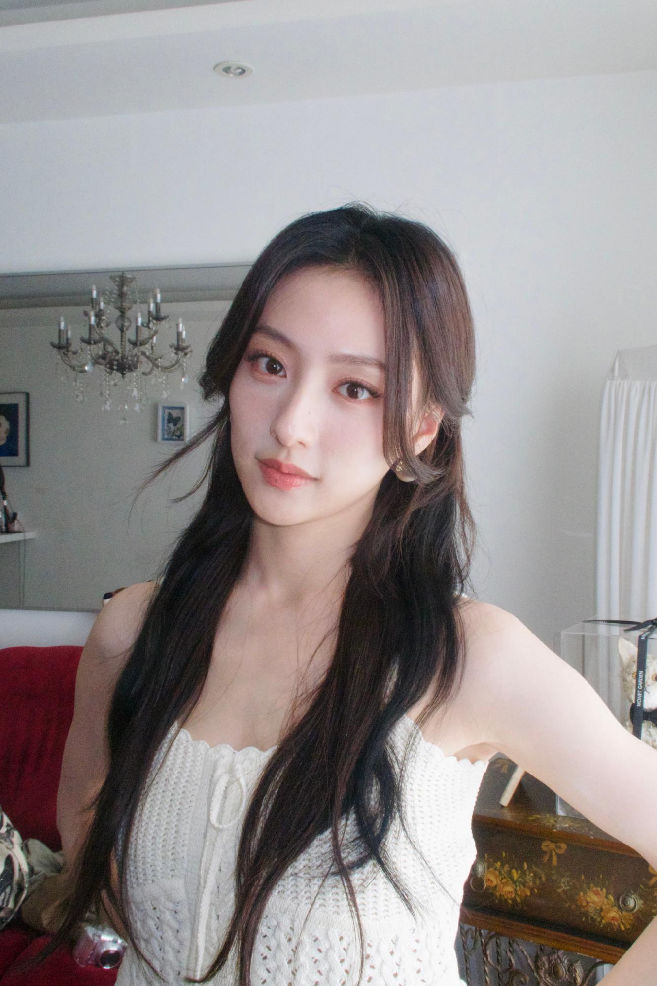 胡连馨白色短袜素颜居家自拍[3]