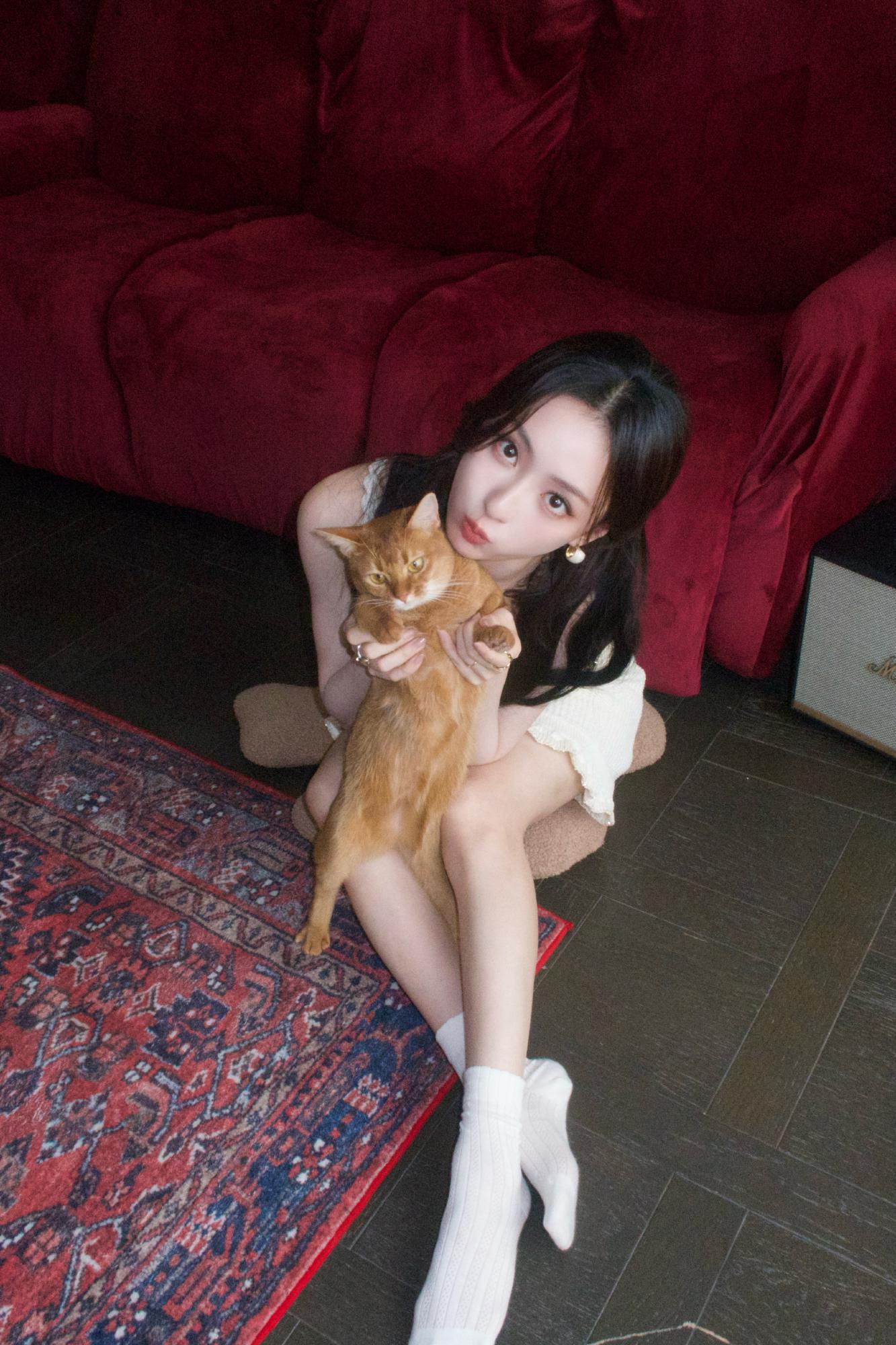 胡连馨白色短袜素颜居家自拍[8]