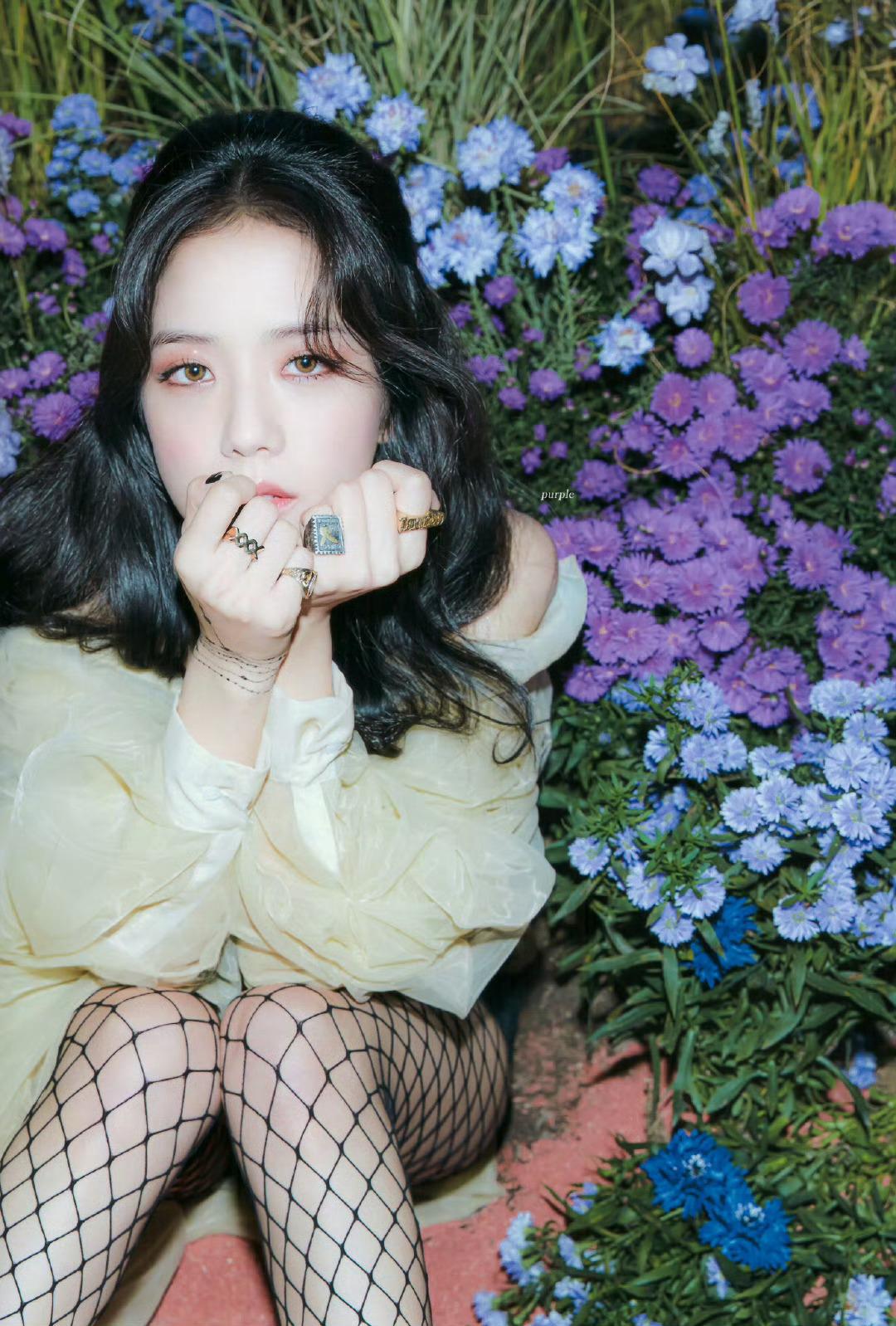 金智秀(Kim Jisoo)黑色网袜花海秀写真[6]