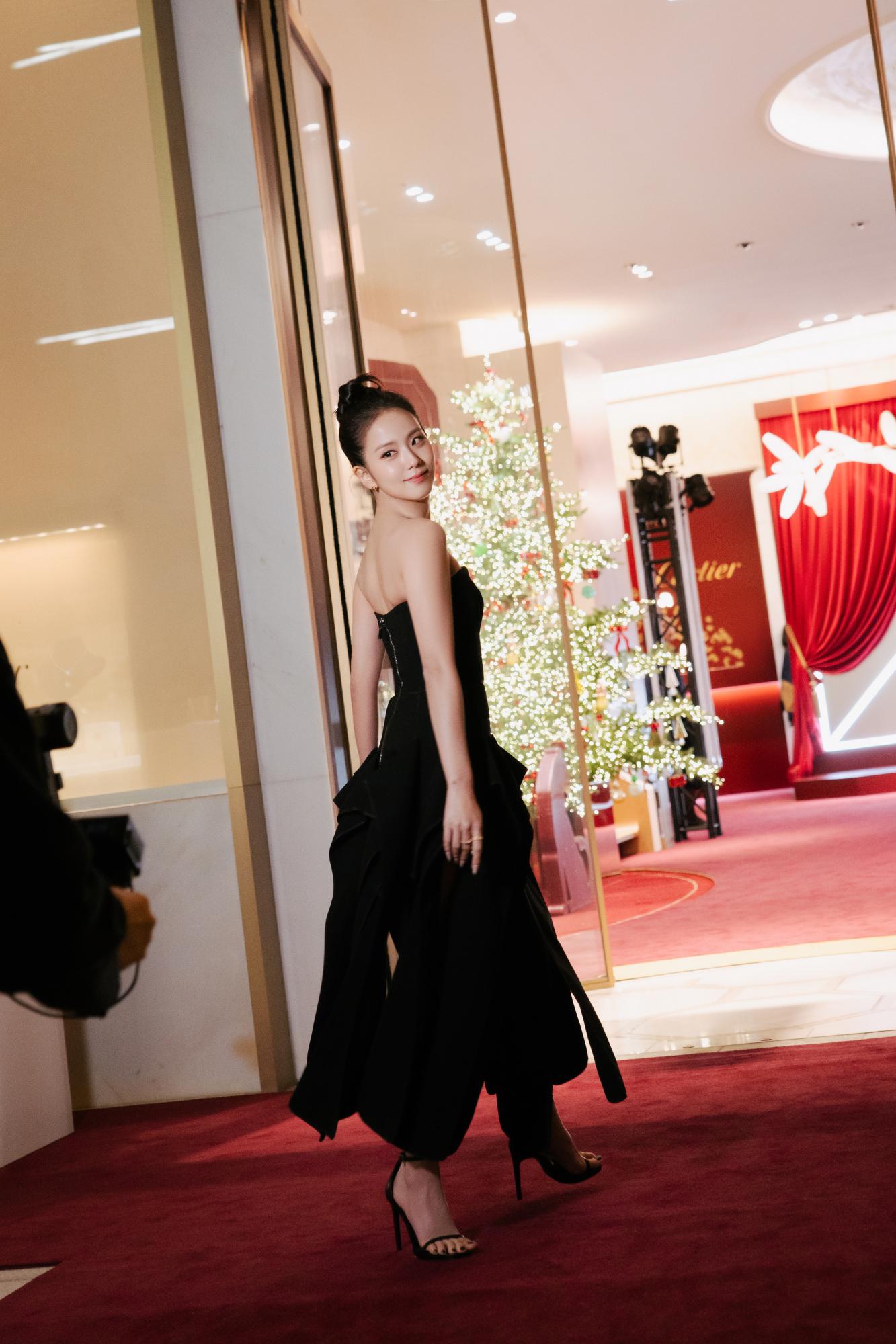 金智秀(Kim Jisoo)黑色连身礼服抹胸性感迷人[6]