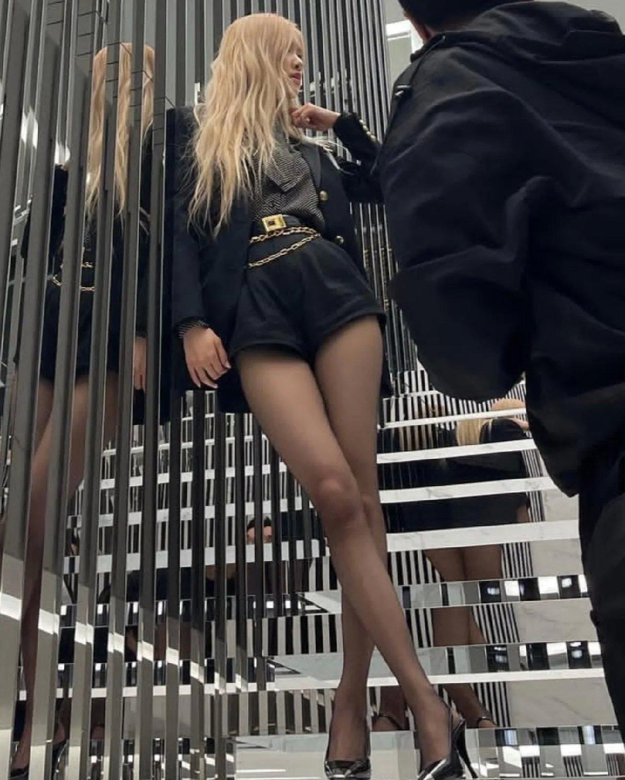 Rose朴彩英ins黑丝大长腿随拍[5]