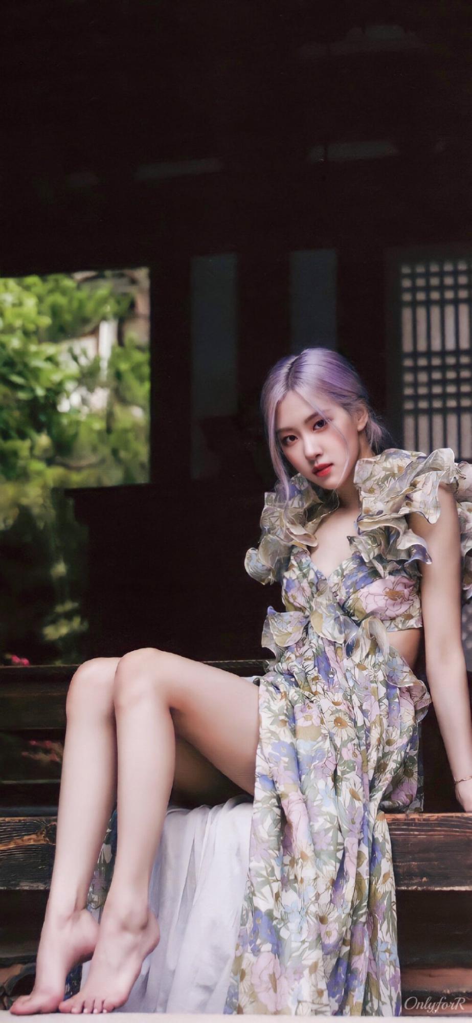 朴彩英坐姿优雅显大长腿[4]