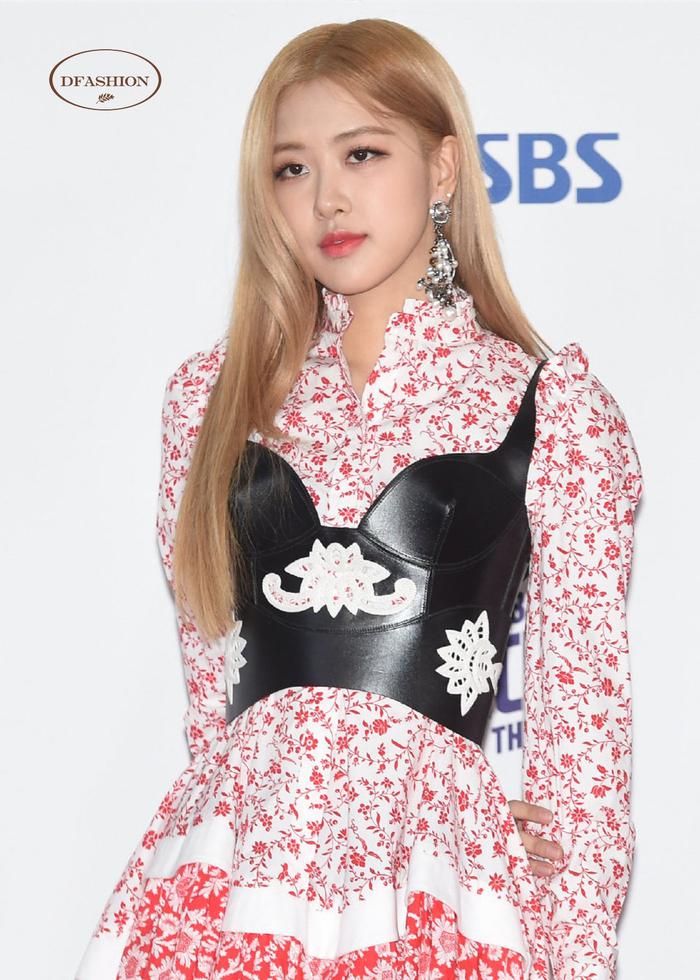 朴彩英星尚活动风尚美腿生图,纯美靓丽气质尽显[8]