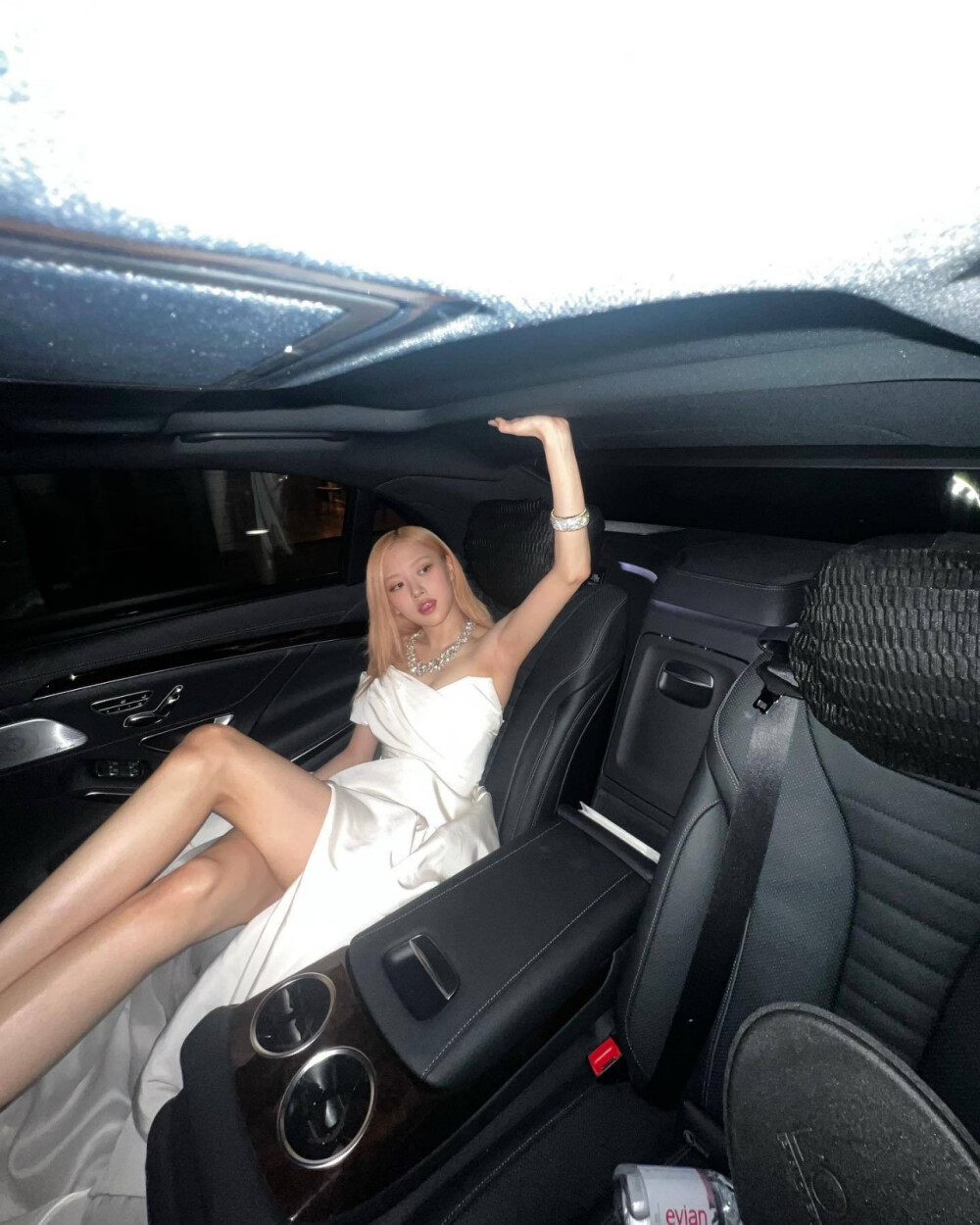 朴彩英白色超短裙大长腿舞台热舞[6]