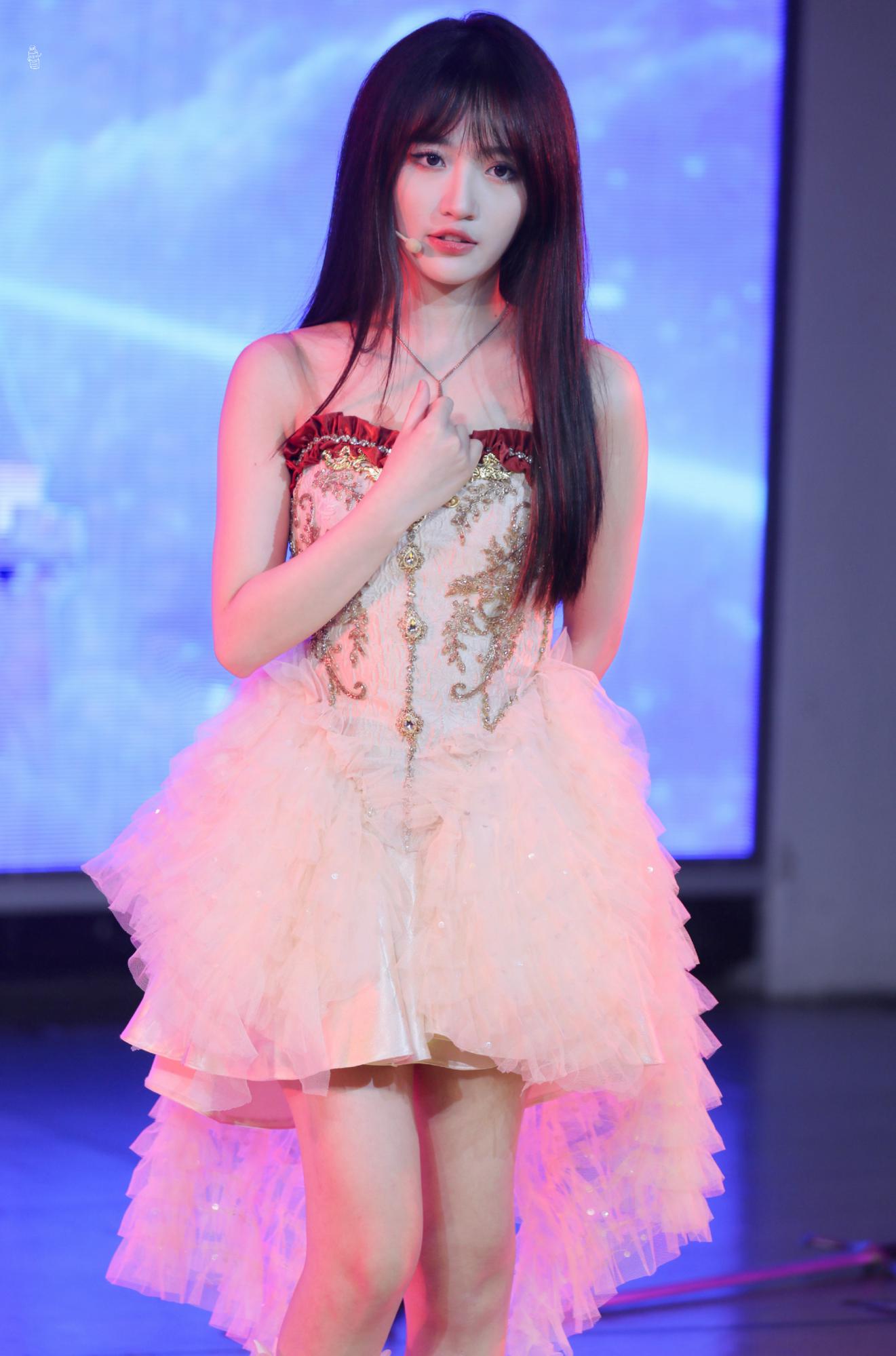 费沁源白色礼服美丽圣洁[3]