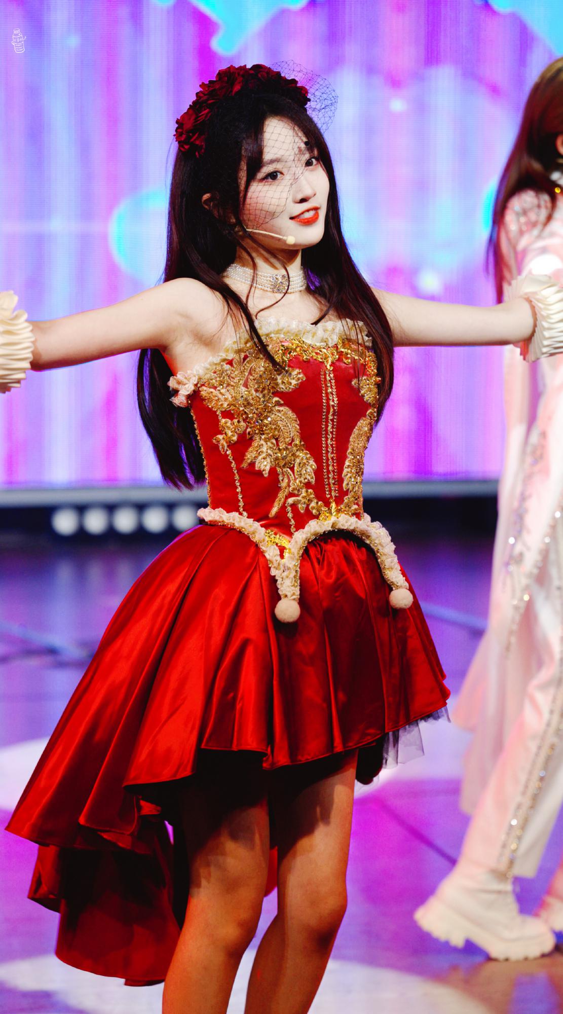 费沁源终极任务《骑士》红色公主裙美腿高跟[6]