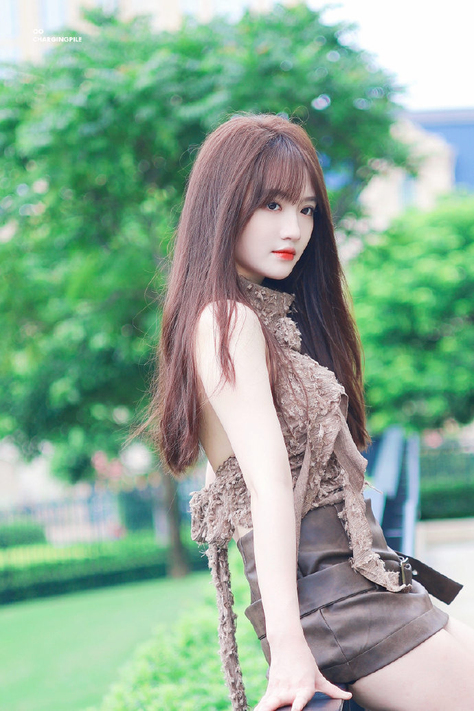 费沁源美腿街拍[7]