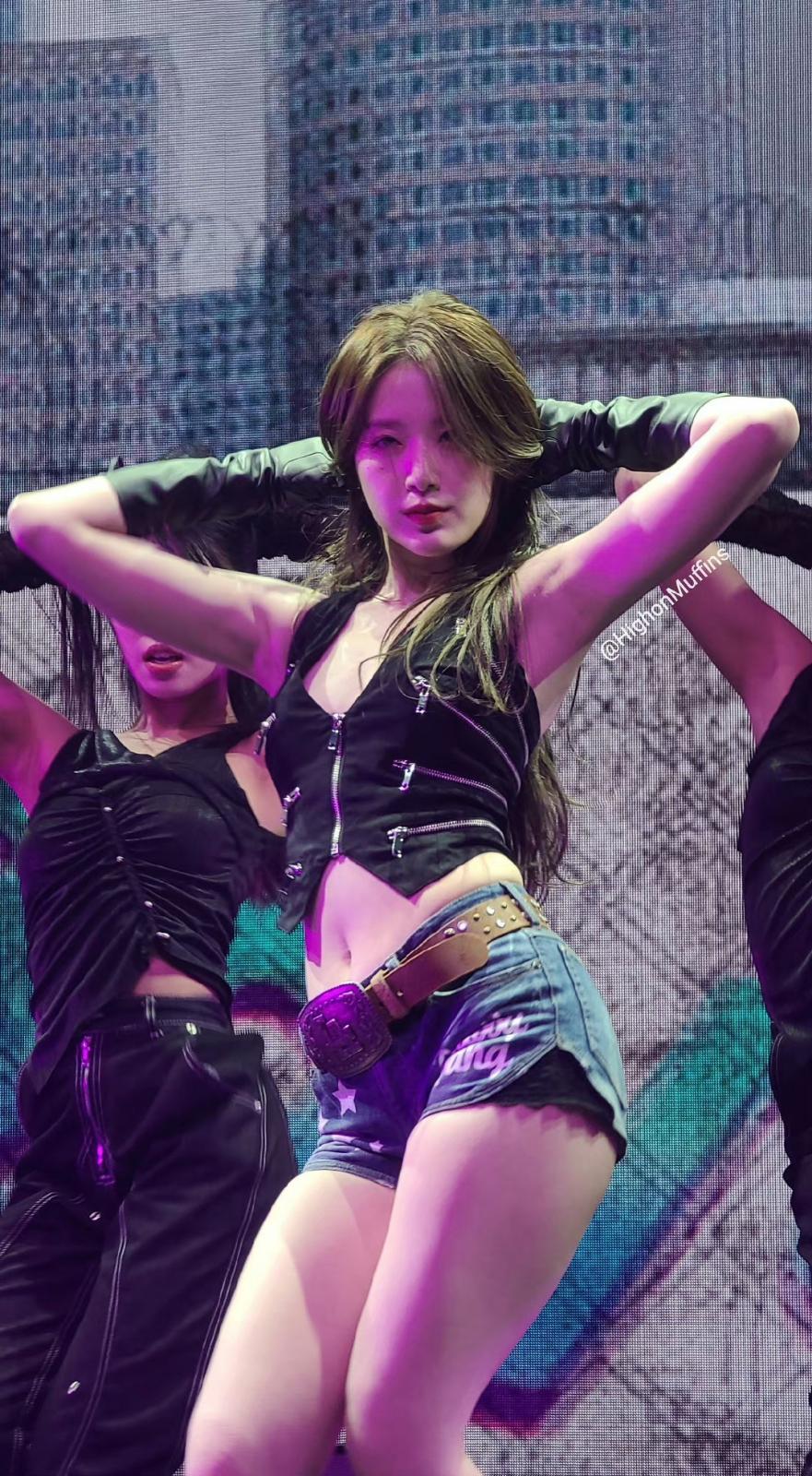 叶舒华超短牛仔裤白嫩美腿舞台辣妹热舞[6]