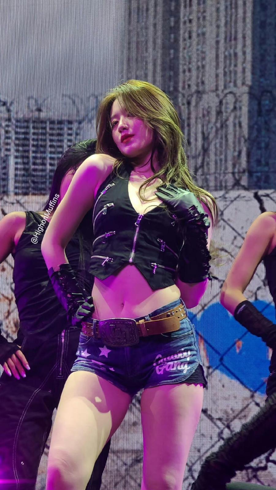 叶舒华超短牛仔裤白嫩美腿舞台辣妹热舞[7]