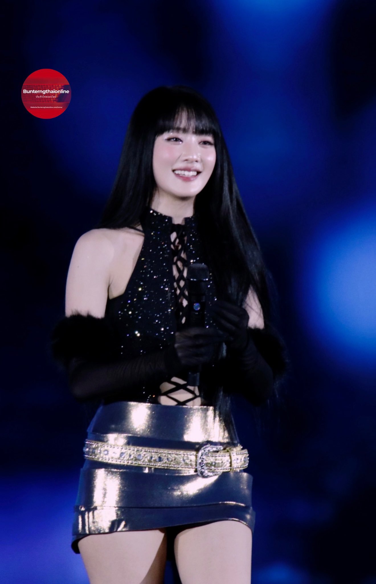 Minnie金米妮solo现场直拍金色皮短裙热舞[3]