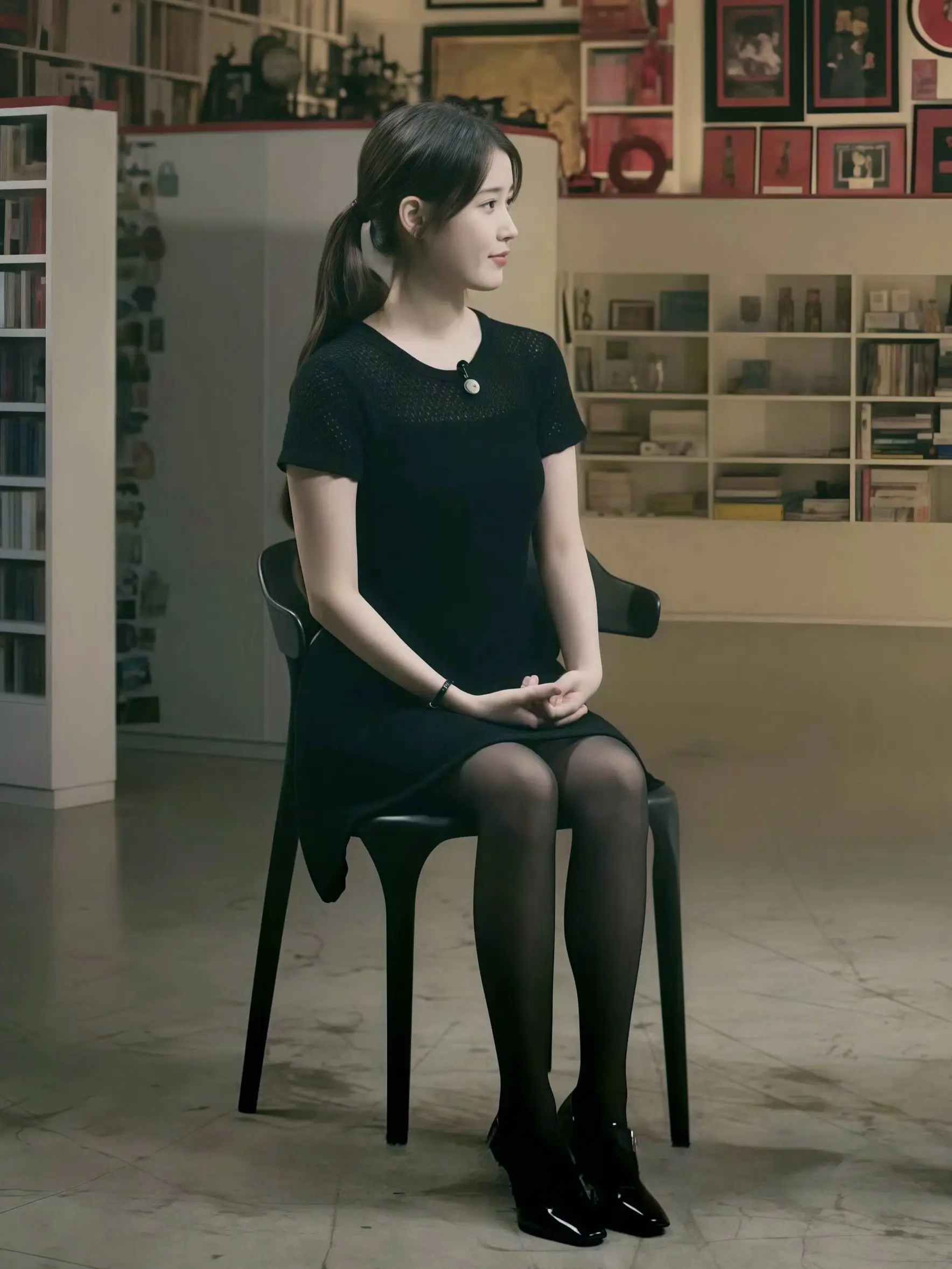 IU李知恩罕见黑丝高跟鞋[6]