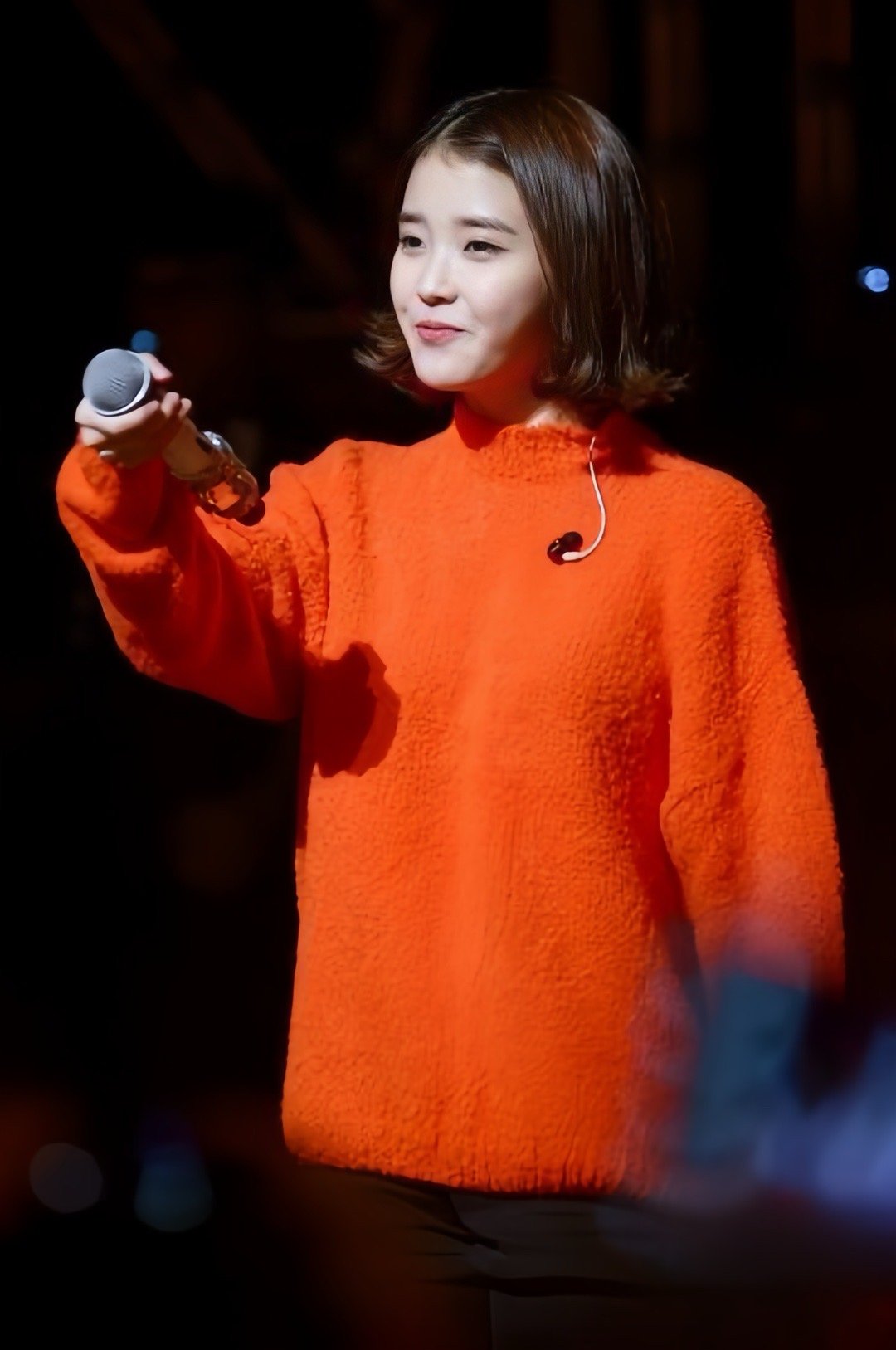 李智恩厚黑丝袜橘色毛衣穿搭[4]