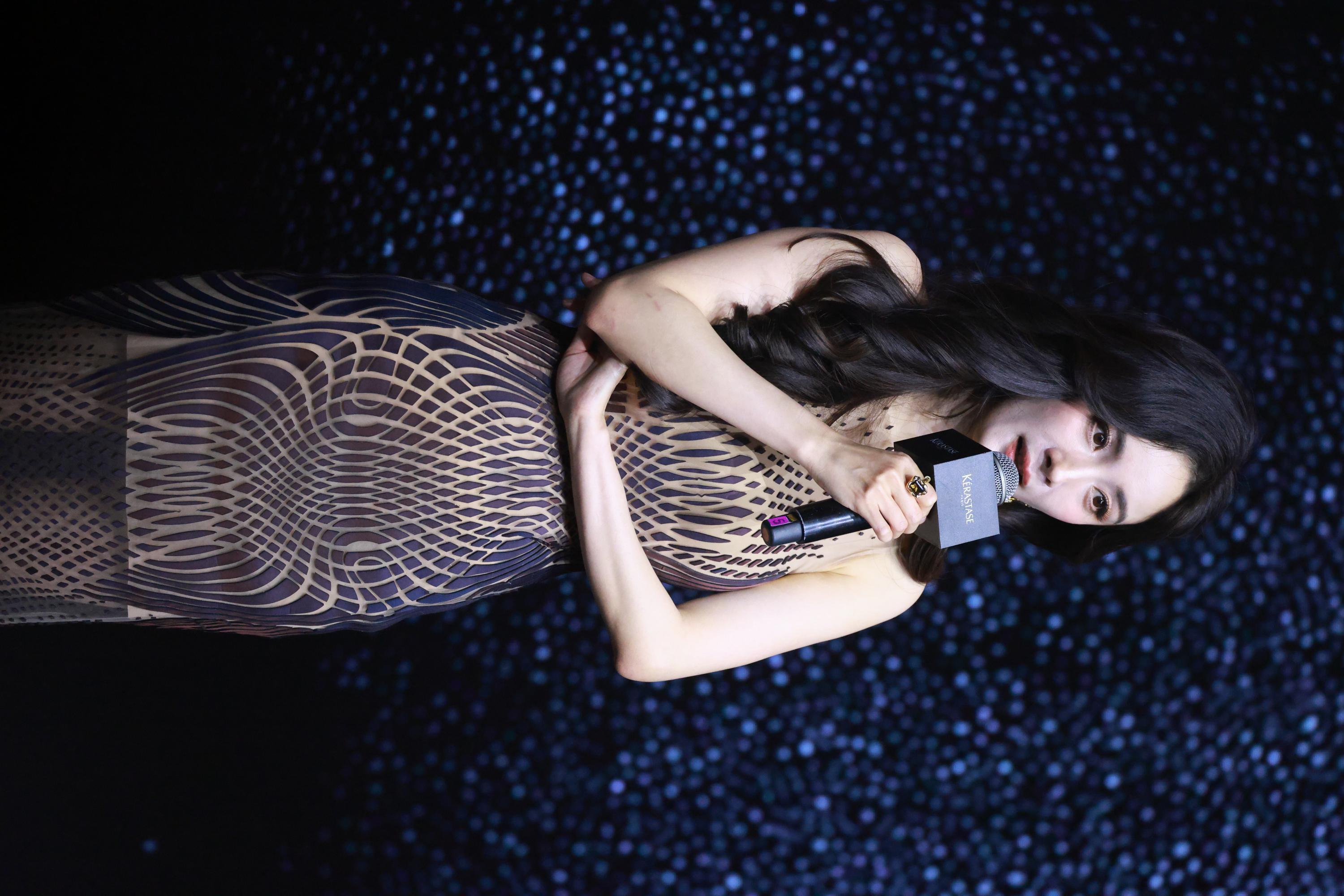 杨幂半身生图照体态优雅[2]