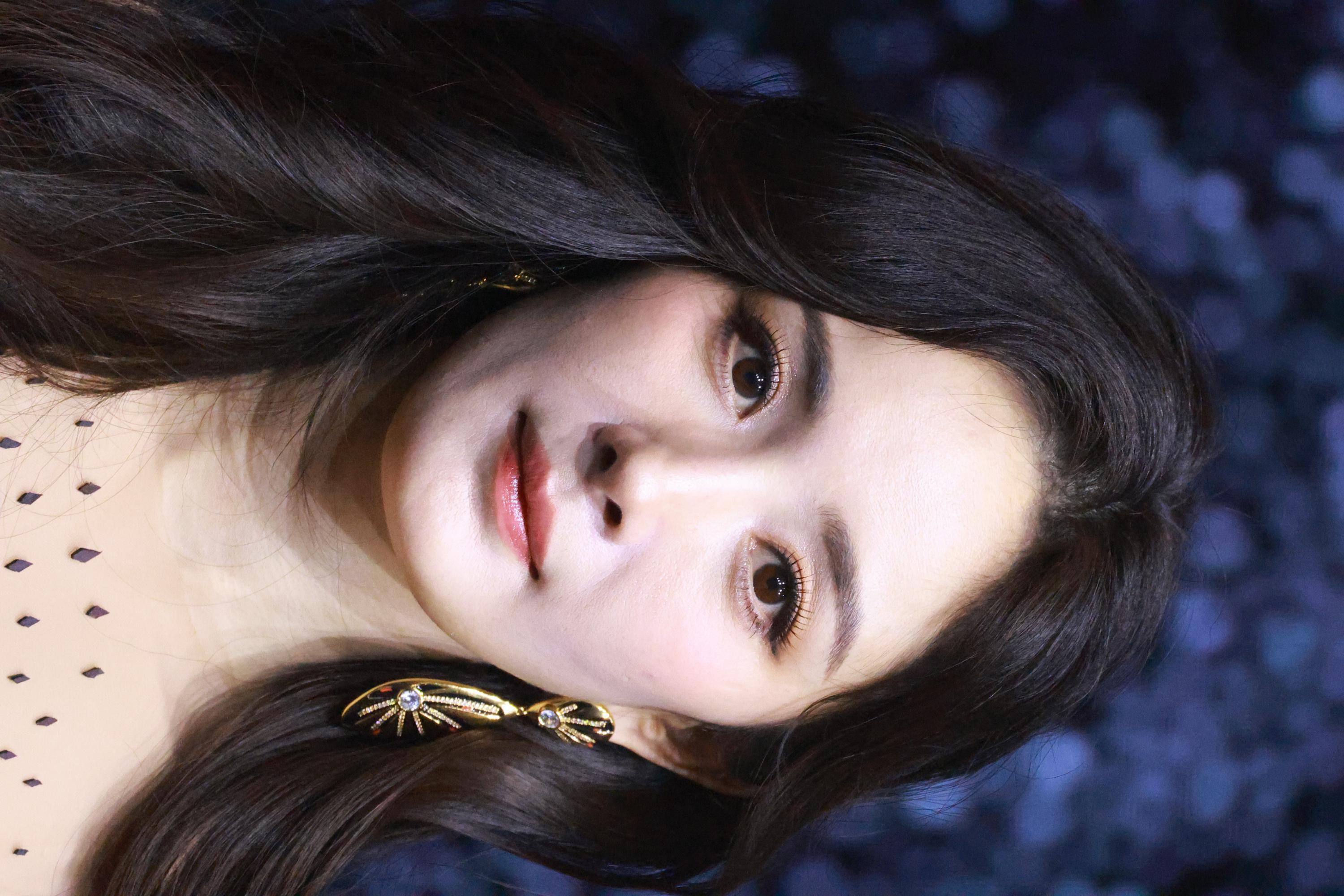 杨幂脸部近照纹路可见生图照[8]