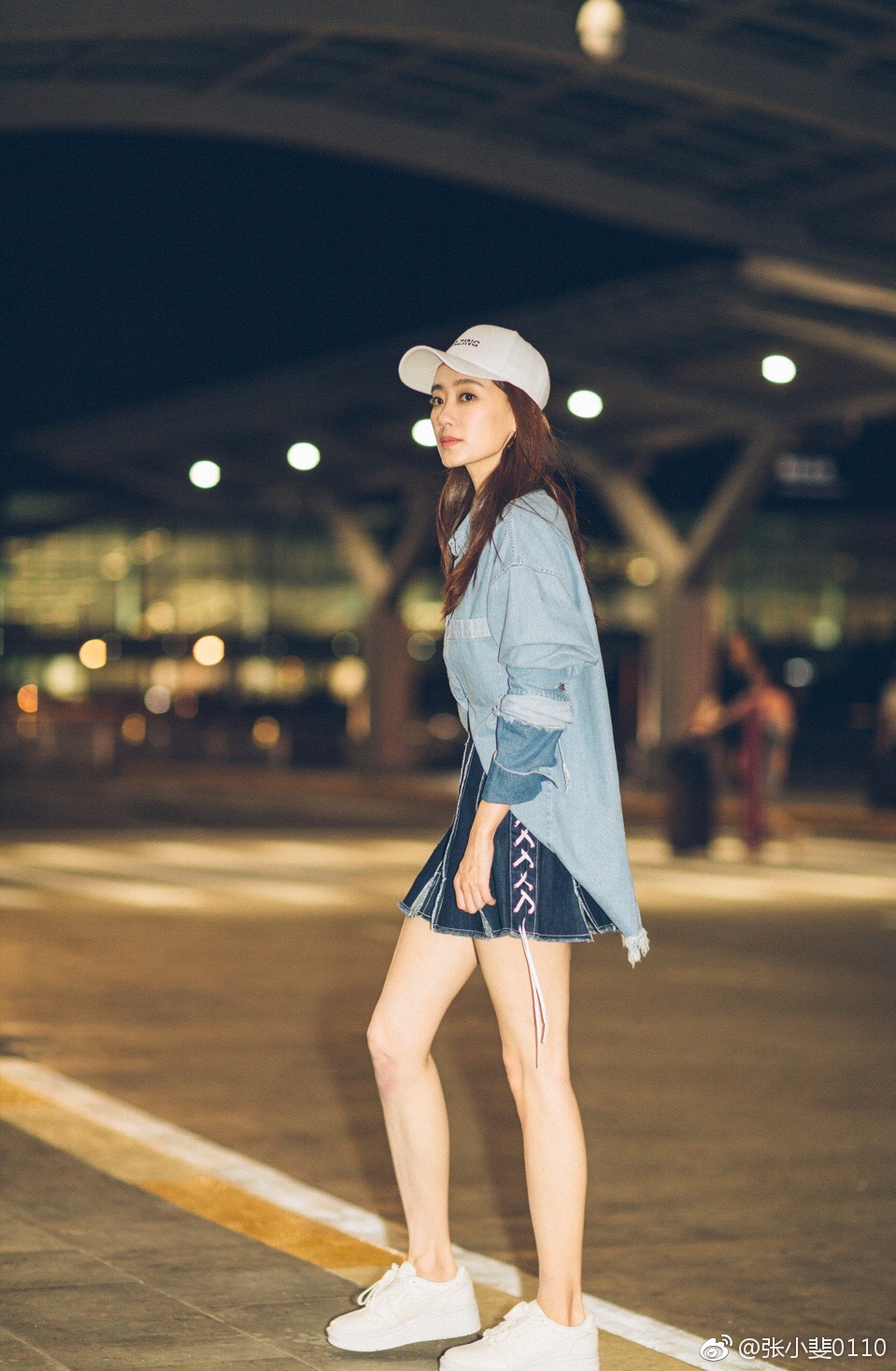 张小斐性感大长美腿短裙高跟写真[7]