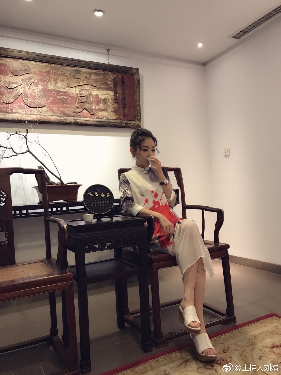 BTV主持人刘婧丝袜美腿素颜自拍照[7]