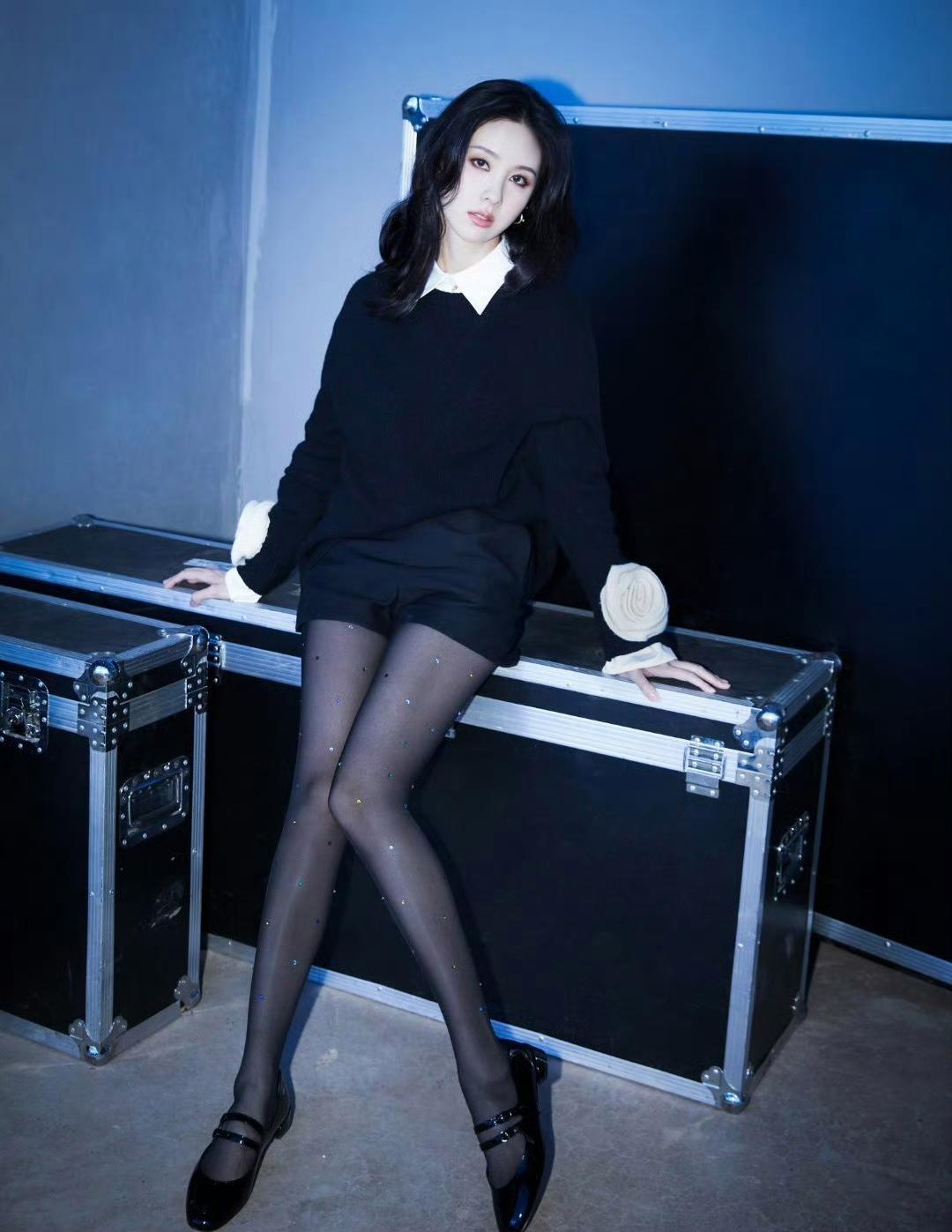 陈都灵黑丝美腿性感写真[5]