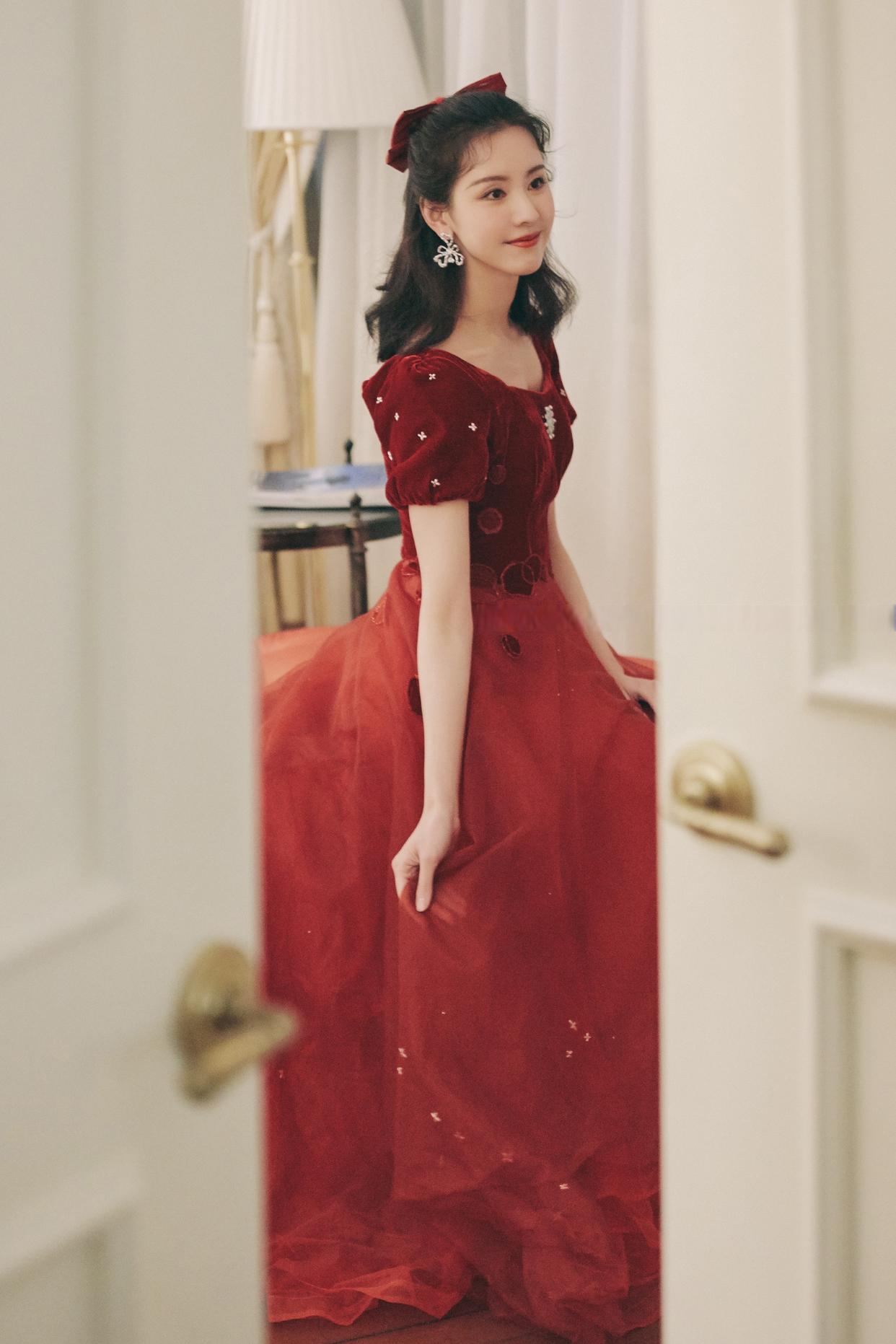 陈都灵玫瑰色连衣长裙清新灵动[3]