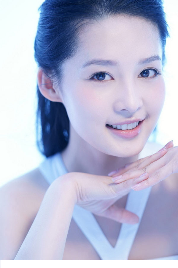 美女李沁粉嫩写真笑颜如花迷人[3]